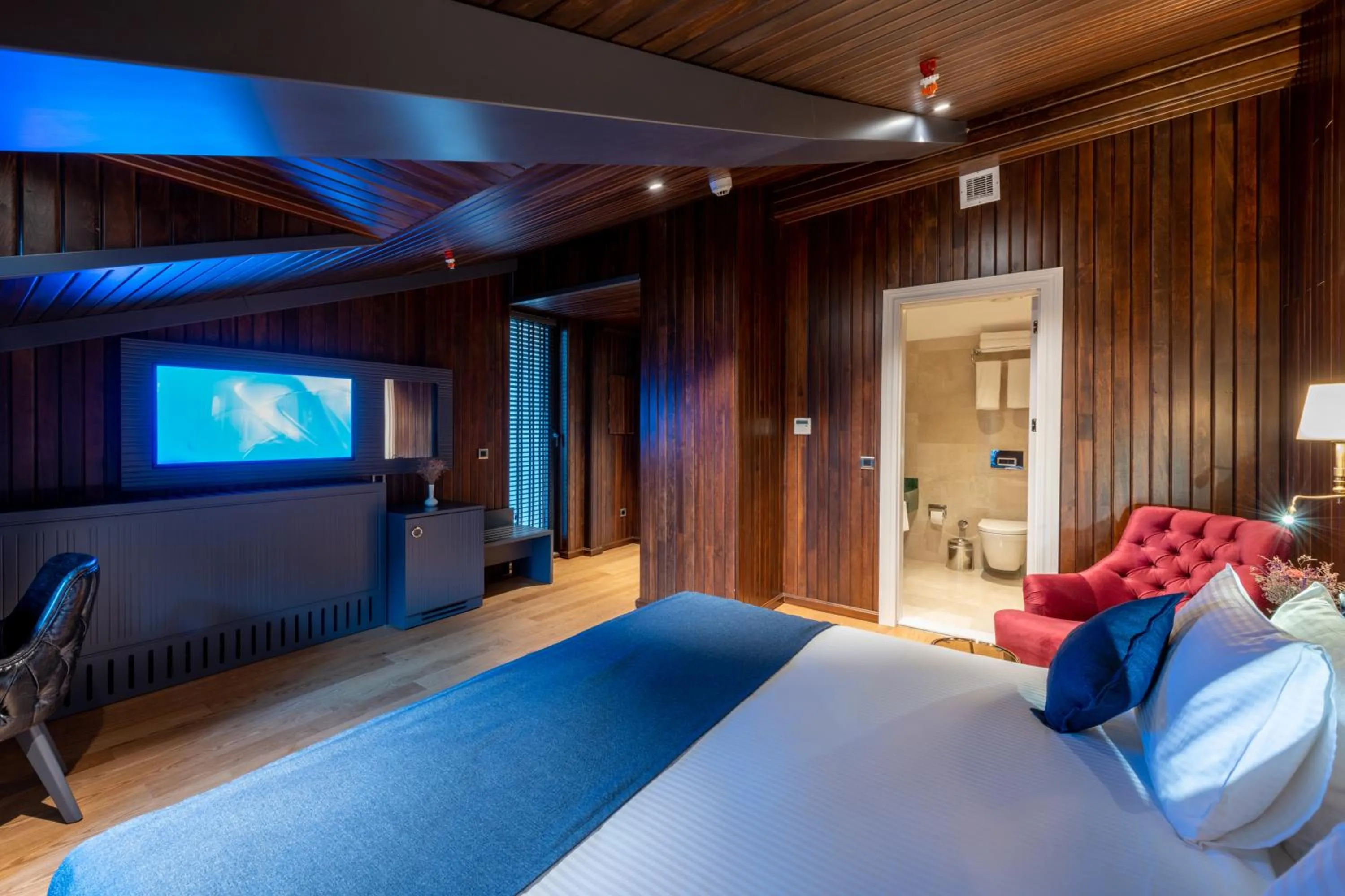 Photo of the whole room, Bed in Bvs Bosphorus Pera Hotel