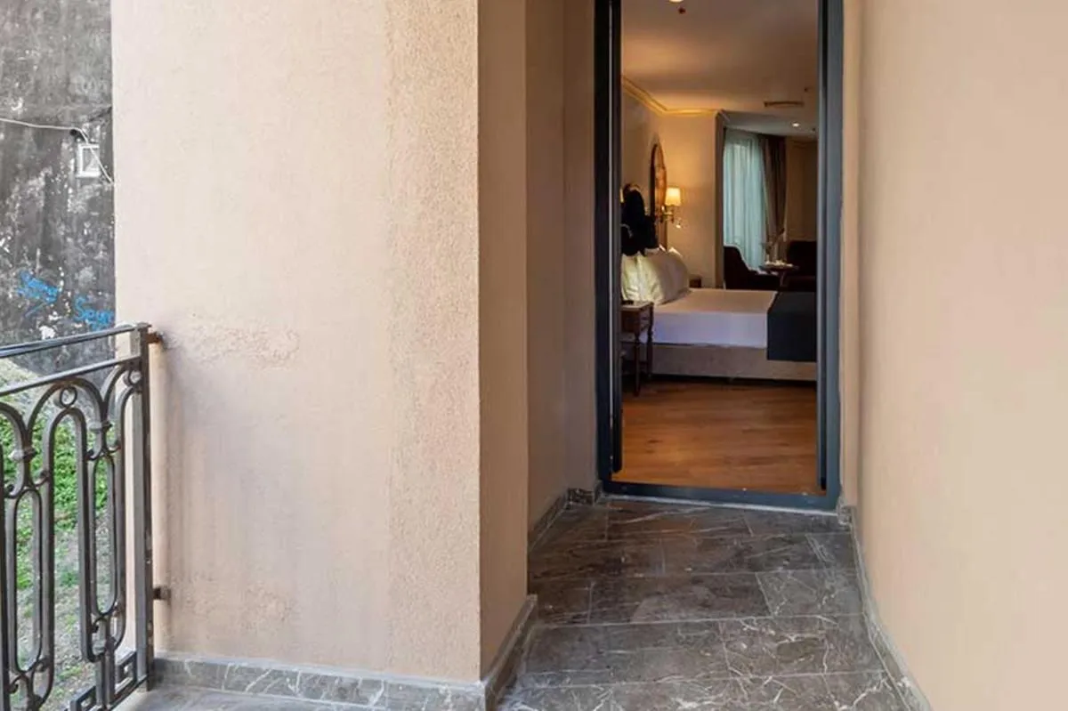 Bed in Bvs Bosphorus Pera Hotel