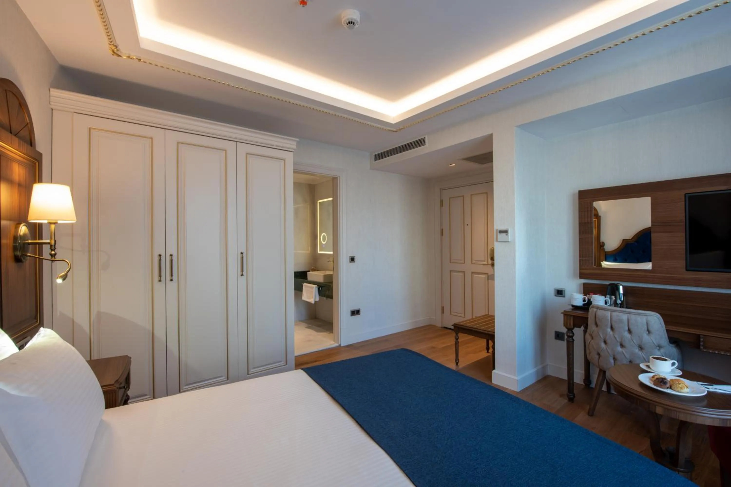 Photo of the whole room, Bed in Bvs Bosphorus Pera Hotel