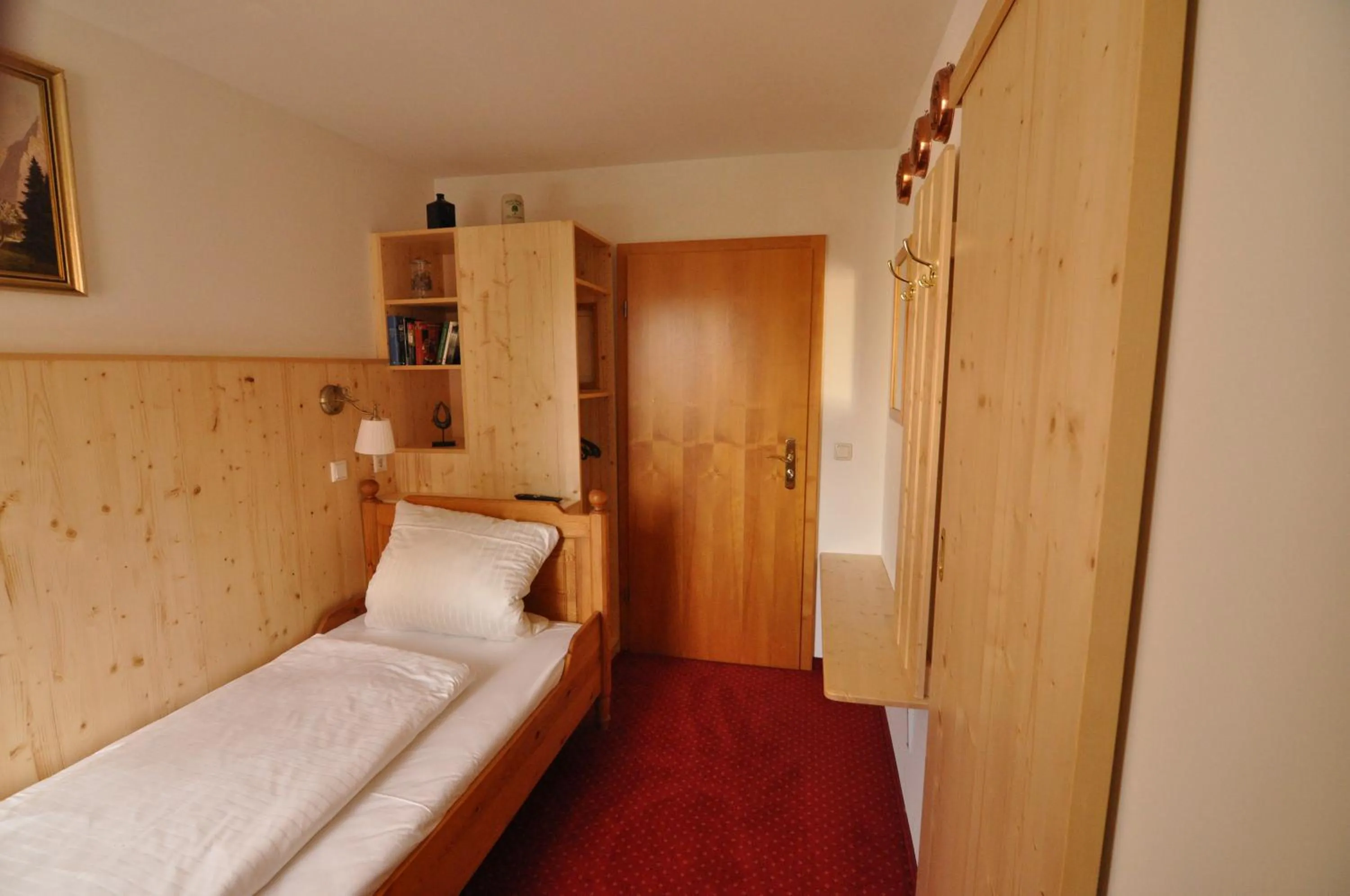 Photo of the whole room, Bed in Hotel Gasthof Weißer Löwe