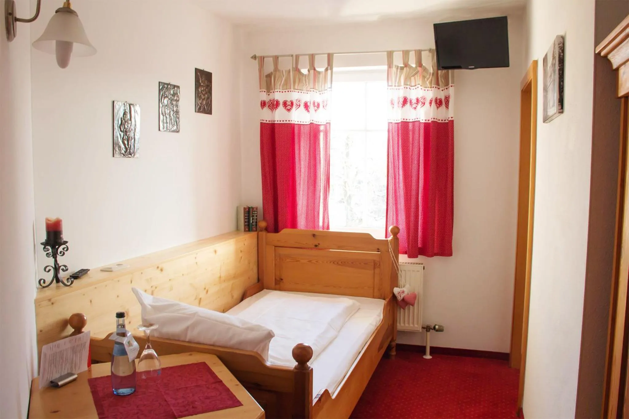 Photo of the whole room, Bed in Hotel Gasthof Weißer Löwe