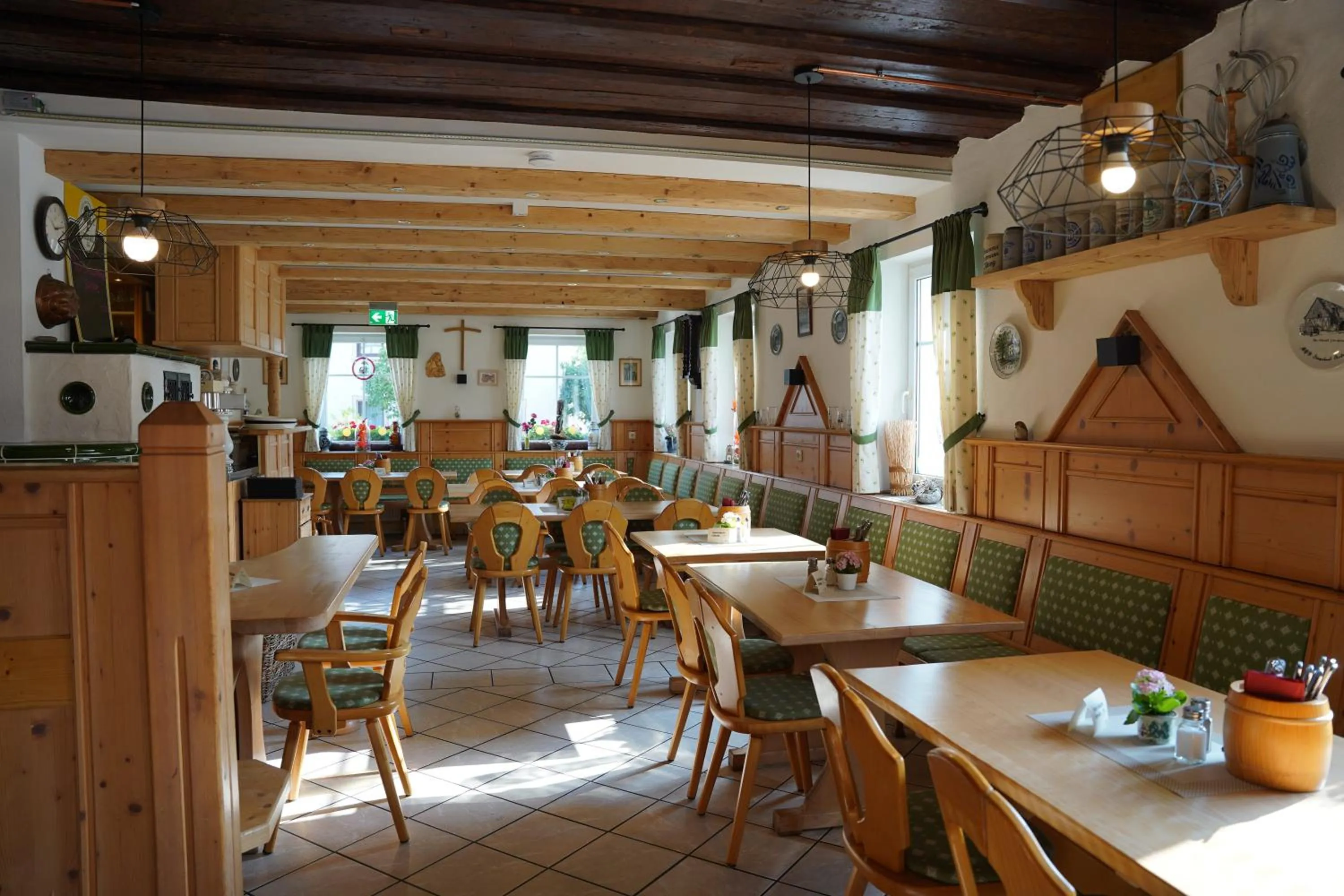 Restaurant/places to eat in Hotel Gasthof Weißer Löwe