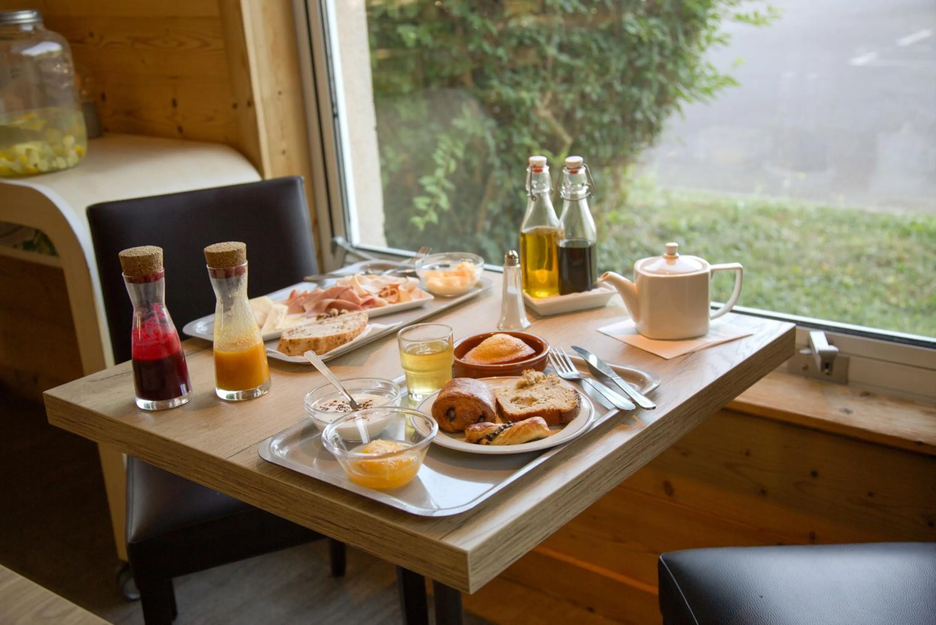 Food and drinks in ibis Clermont Ferrand Sud Herbet