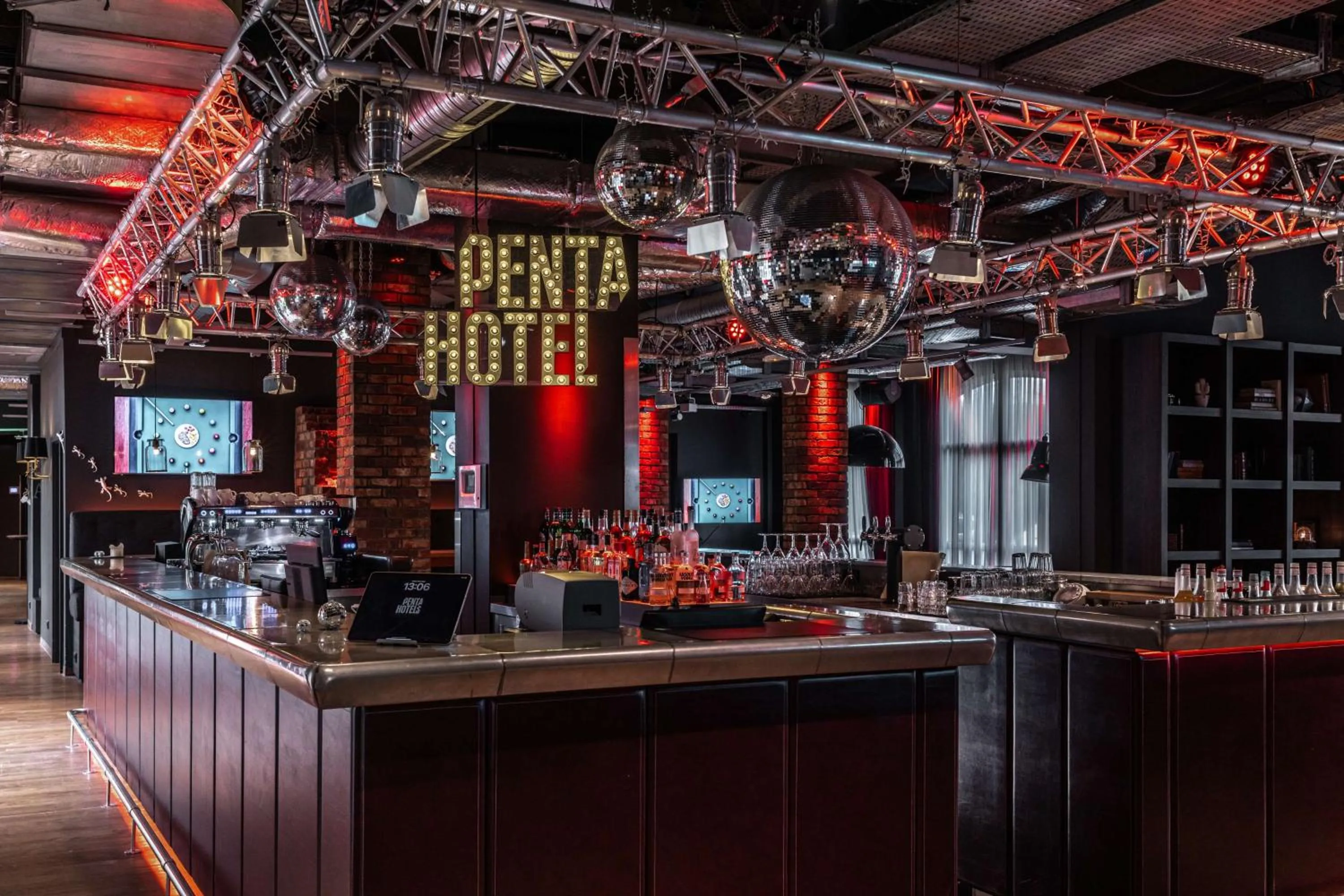 Lounge or bar in pentahotel Paris Charles de Gaulle