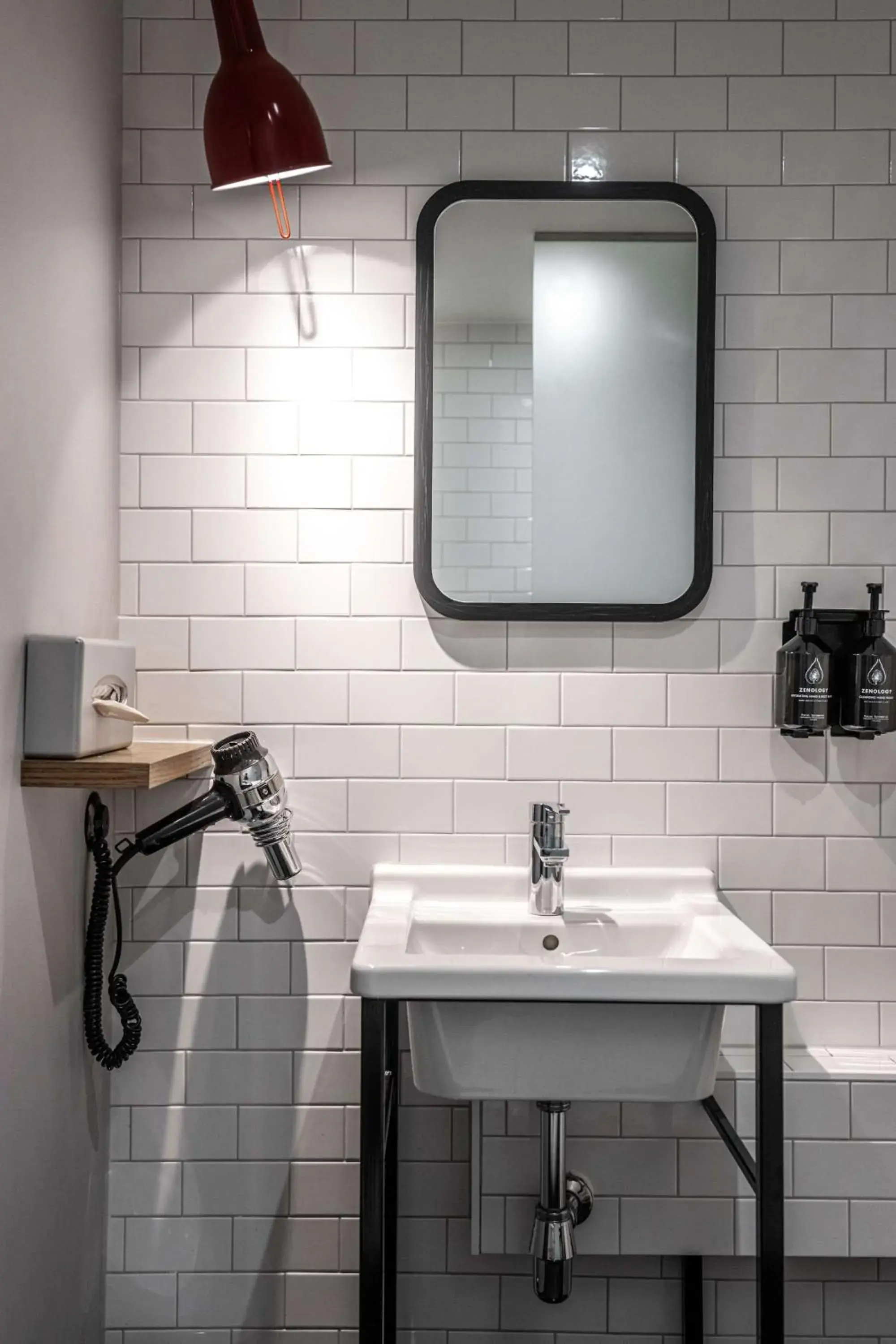 Bathroom in pentahotel Paris Charles de Gaulle Bathroom in pentahotel Paris Charles de Gaulle