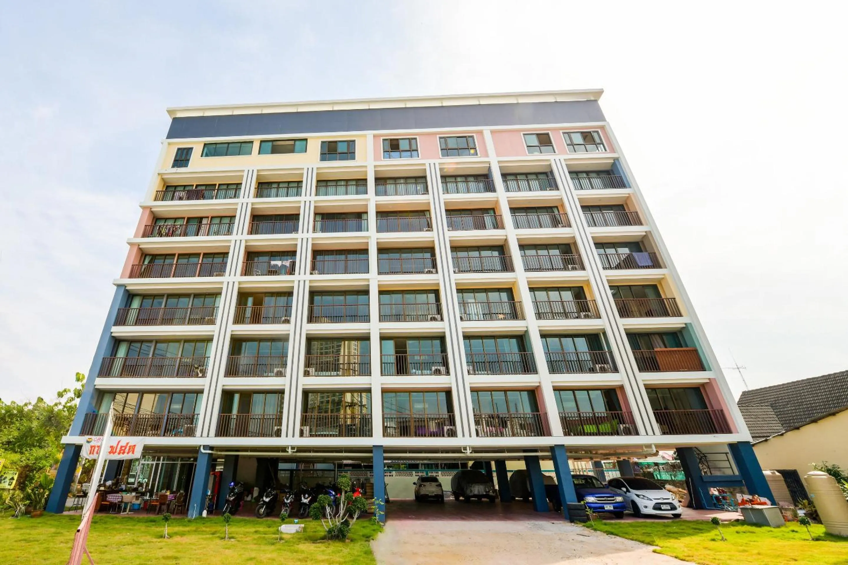 Facade/entrance in OYO 458 Nakorn Siam Boutique