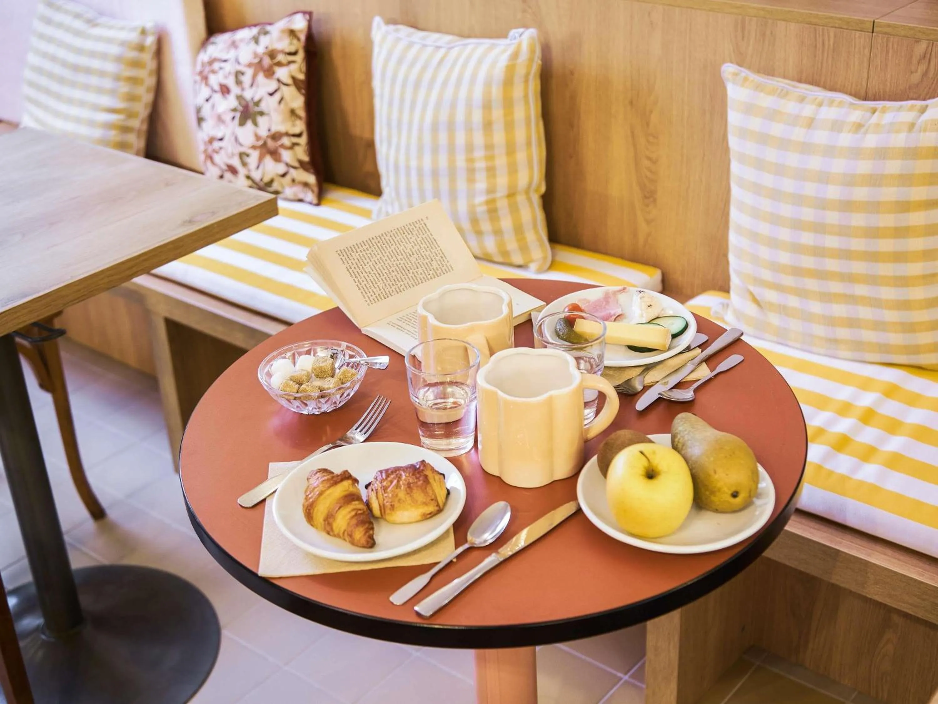 Breakfast in greet hotel Marseille Parc Chanot Velodrome