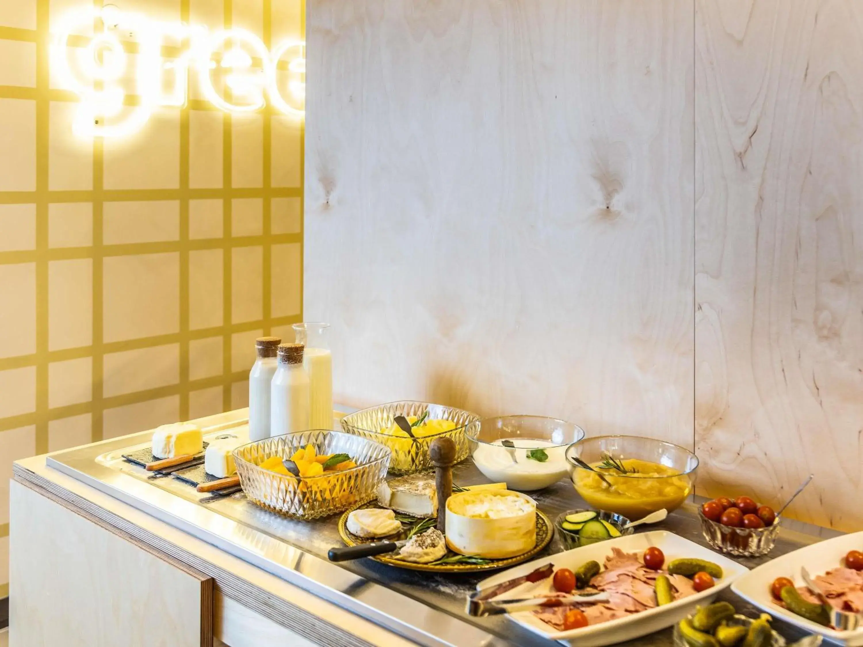 Breakfast in greet hotel Marseille Parc Chanot Velodrome Breakfast in greet hotel Marseille Parc Chanot Velodrome