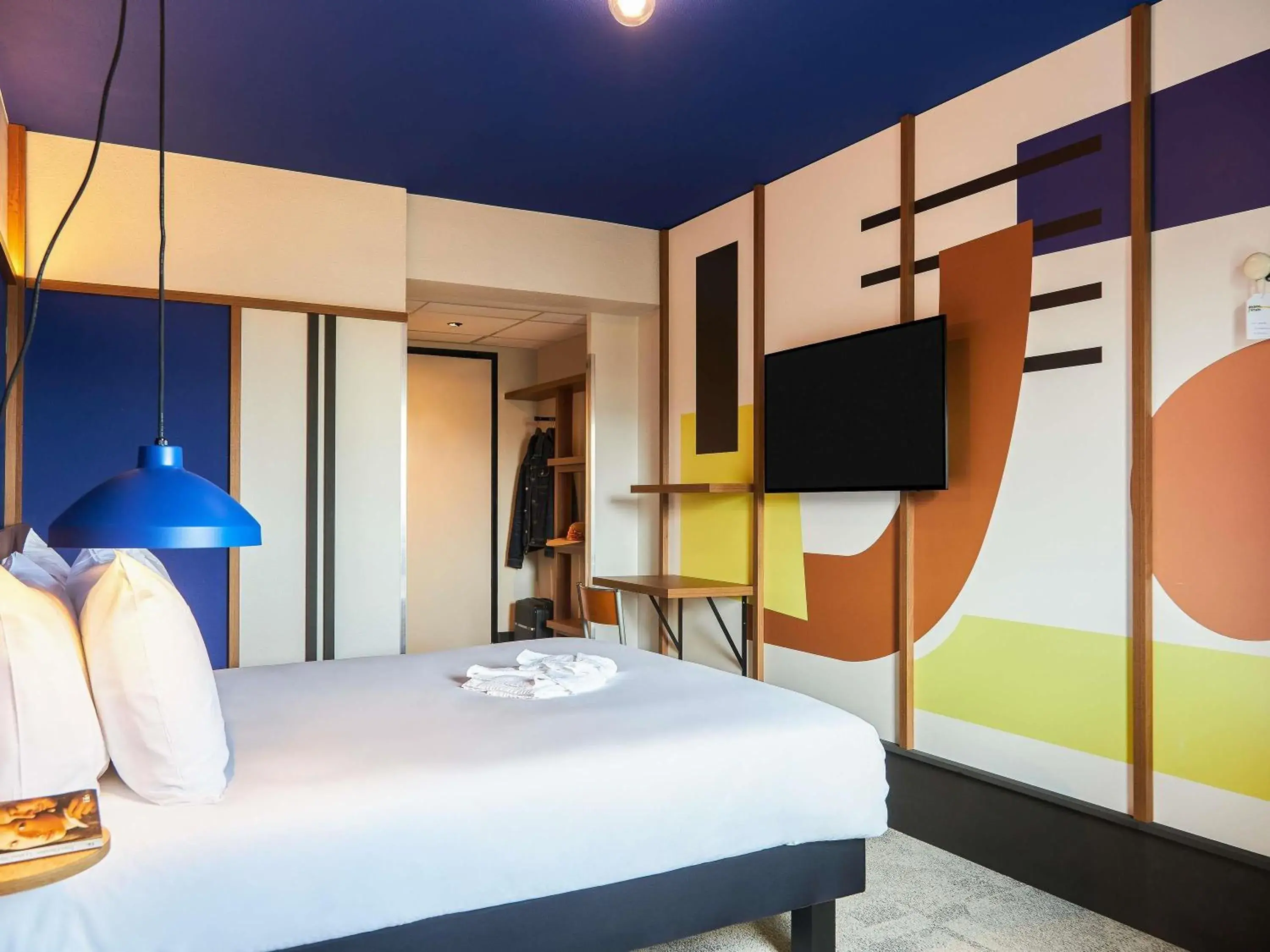 Bedroom, Bed in greet hotel Marseille Parc Chanot Velodrome Bedroom, Bed in greet hotel Marseille Parc Chanot Velodrome