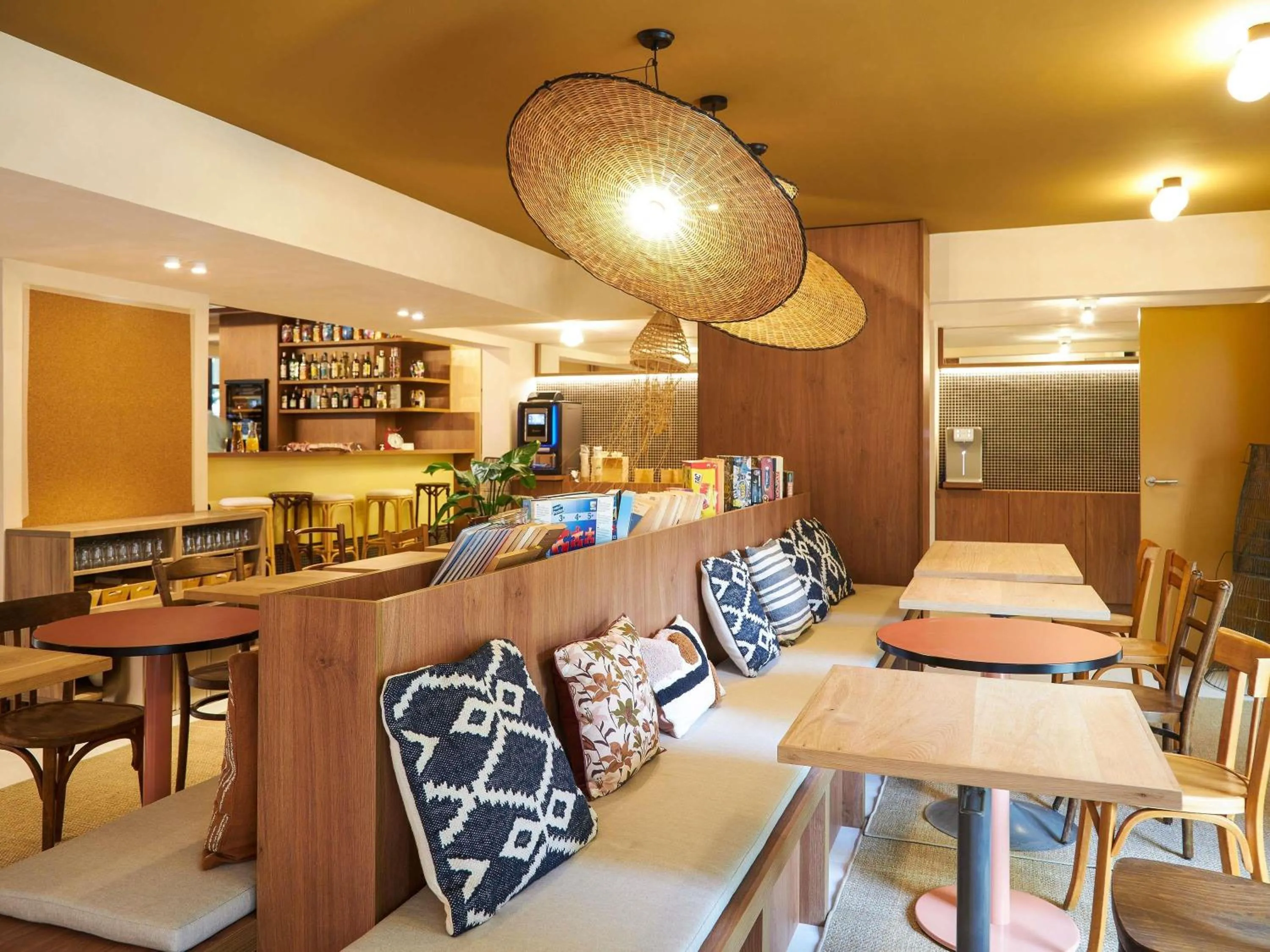 Restaurant/places to eat in greet hotel Marseille Parc Chanot Velodrome