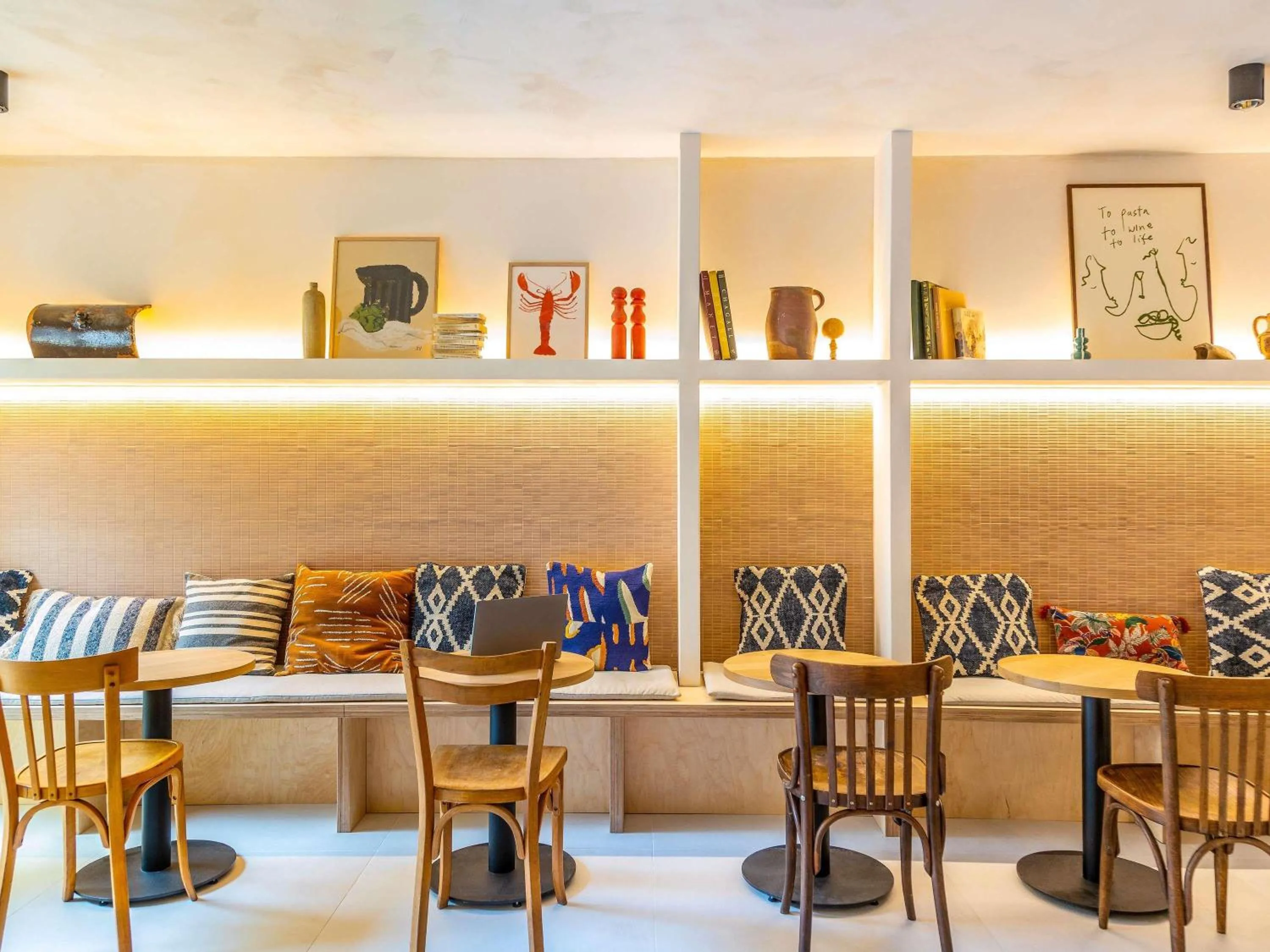 Restaurant/places to eat in greet hotel Marseille Parc Chanot Velodrome