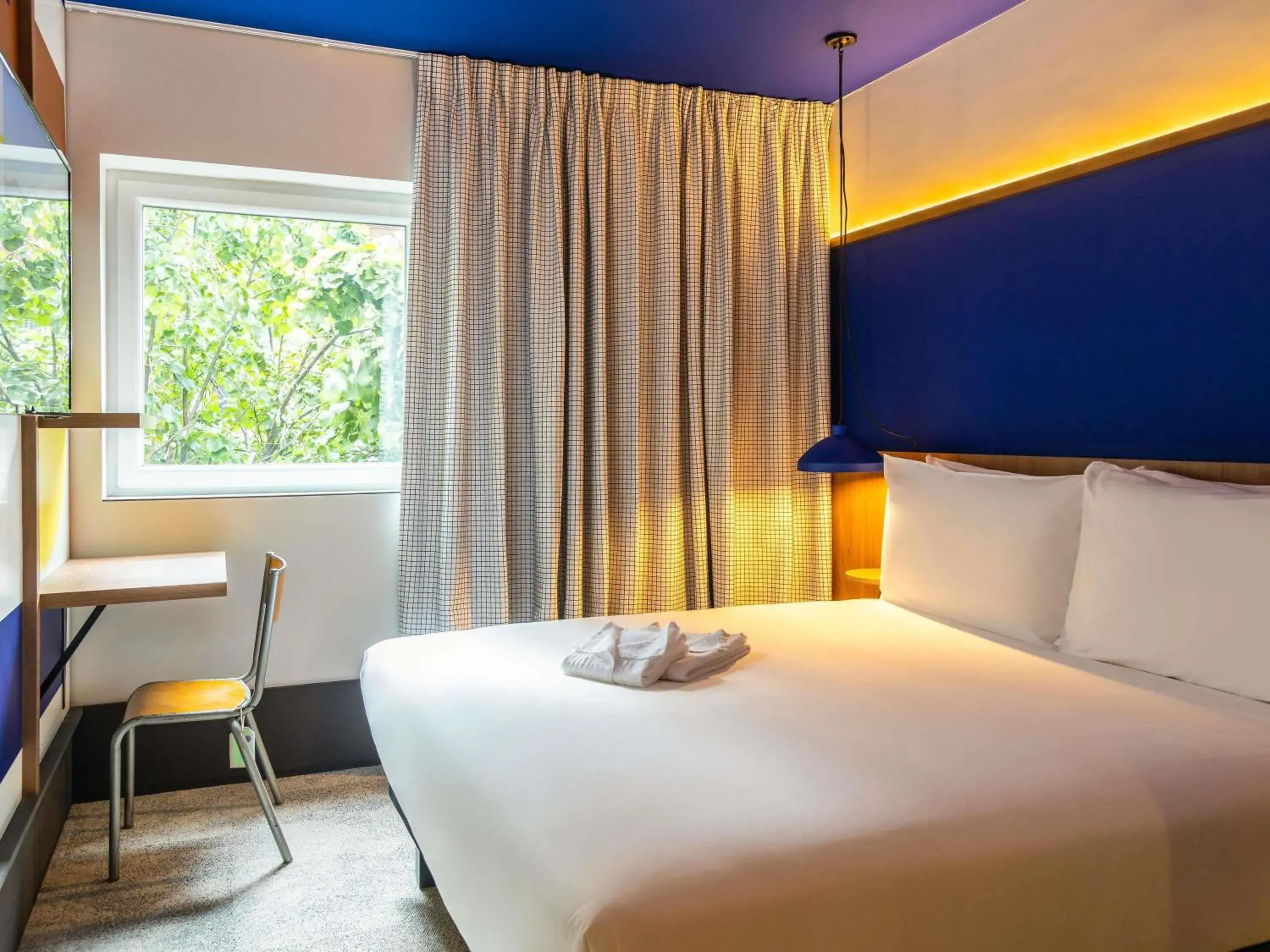 Bed in greet hotel Marseille Parc Chanot Velodrome Bed in greet hotel Marseille Parc Chanot Velodrome