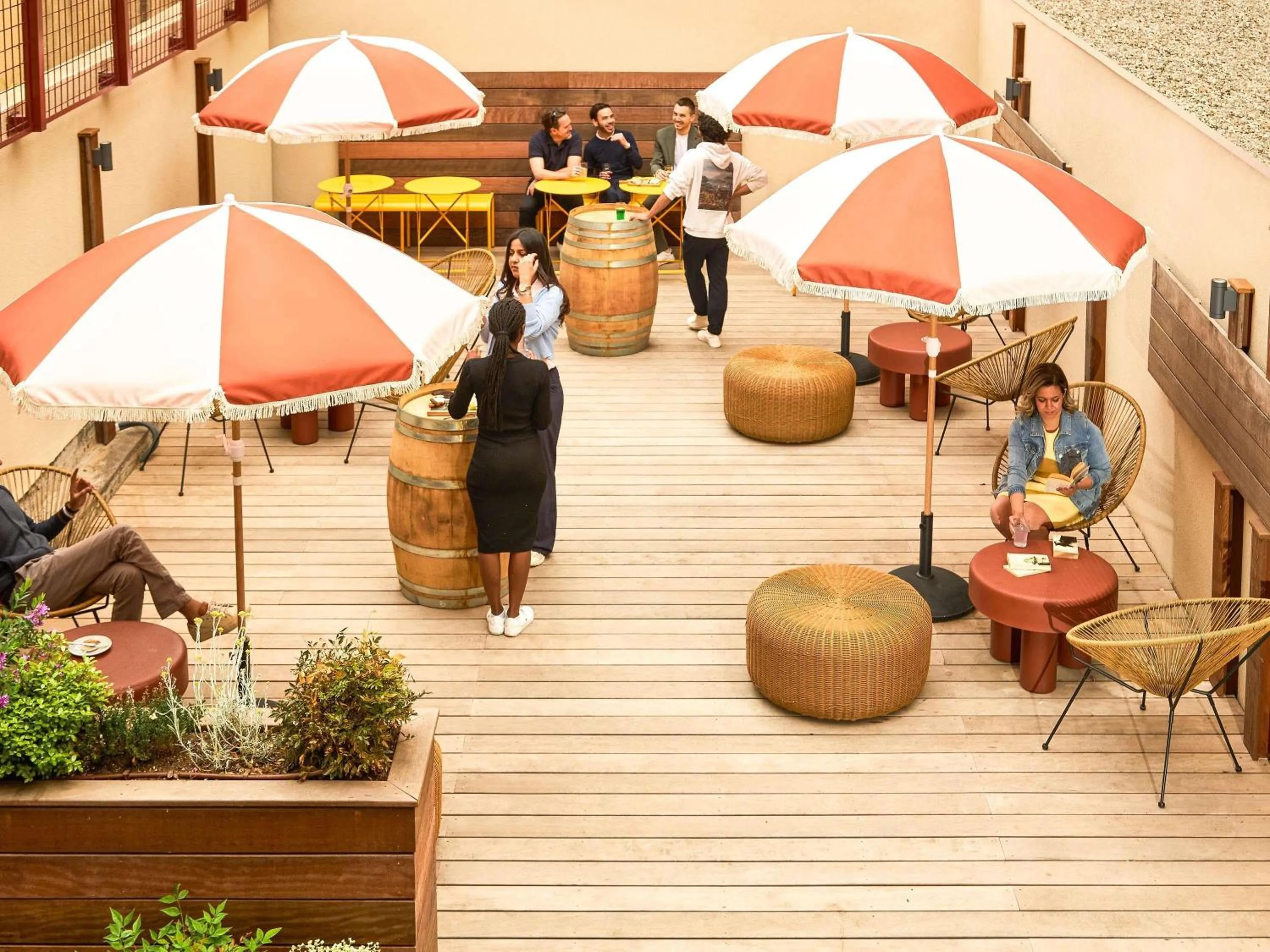 Restaurant/places to eat in greet hotel Marseille Parc Chanot Velodrome