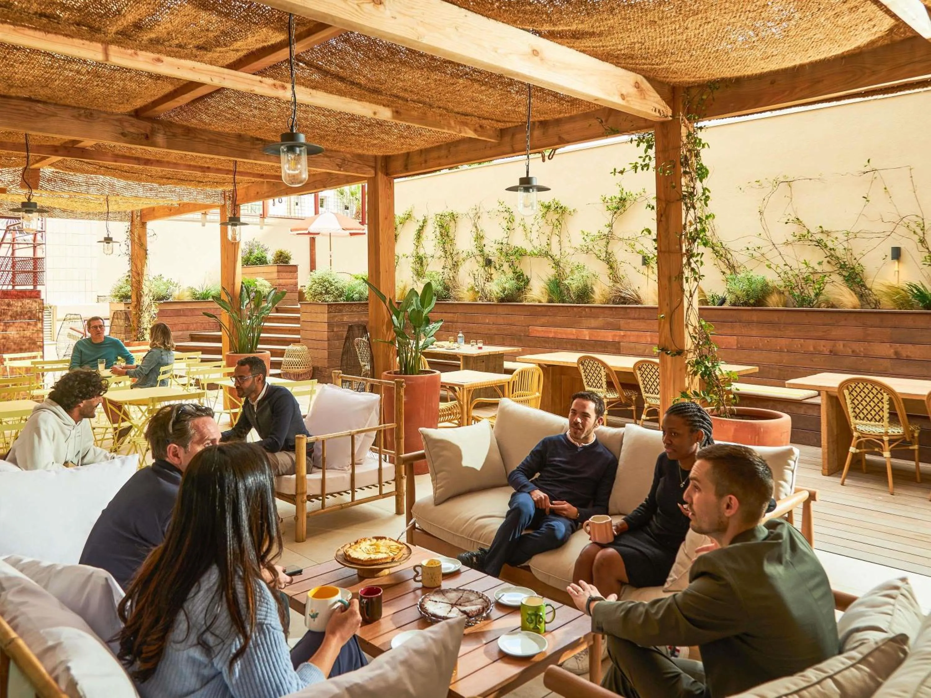 Restaurant/places to eat in greet hotel Marseille Parc Chanot Velodrome