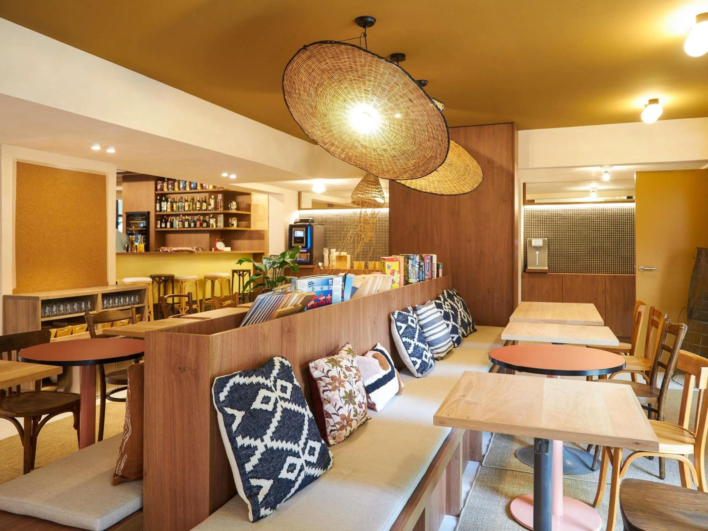 Lounge or bar in greet hotel Marseille Parc Chanot Velodrome