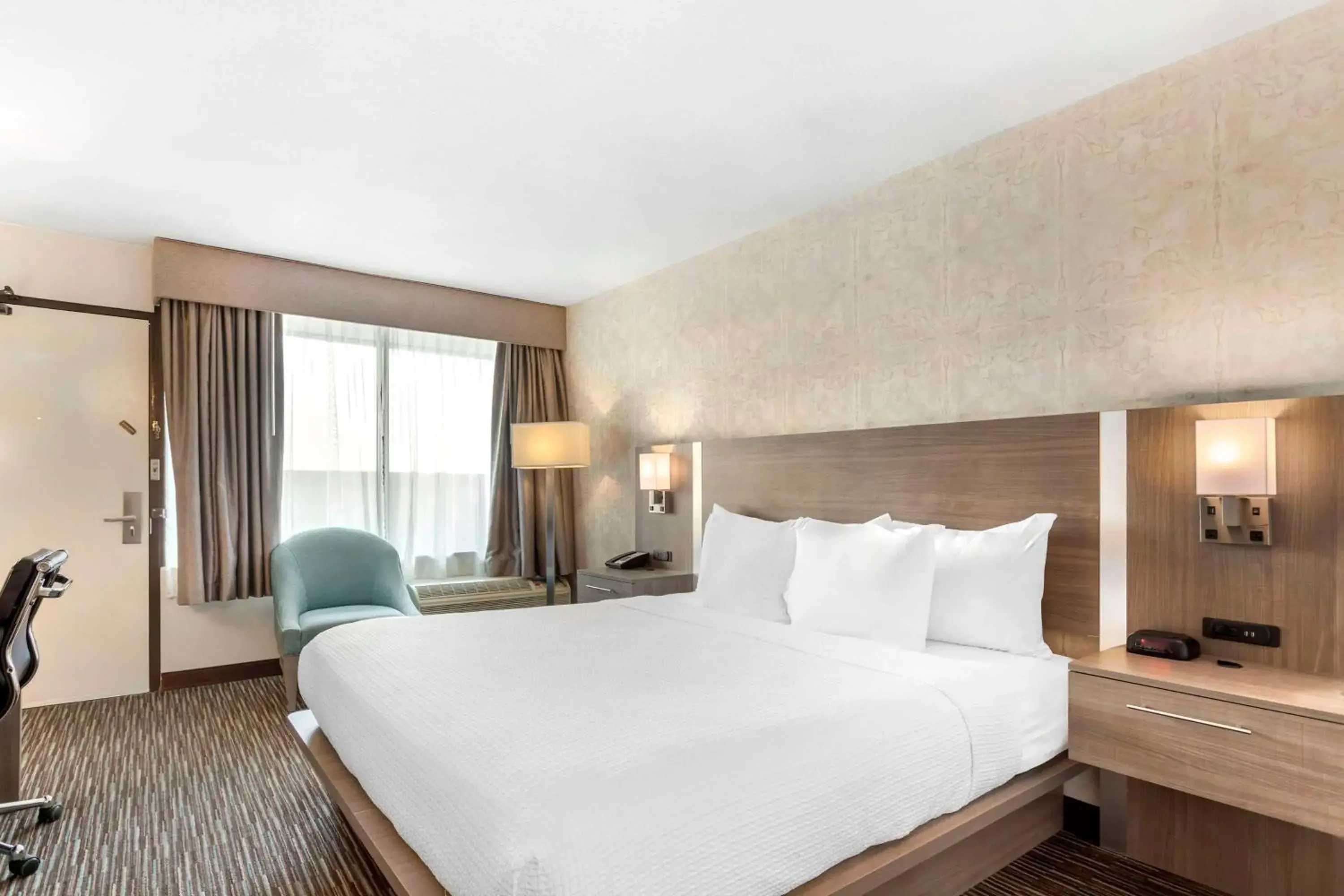 King Room - Non-Smoking in Best Western Mill River Manor King Room - Non-Smoking in Best Western Mill River Manor