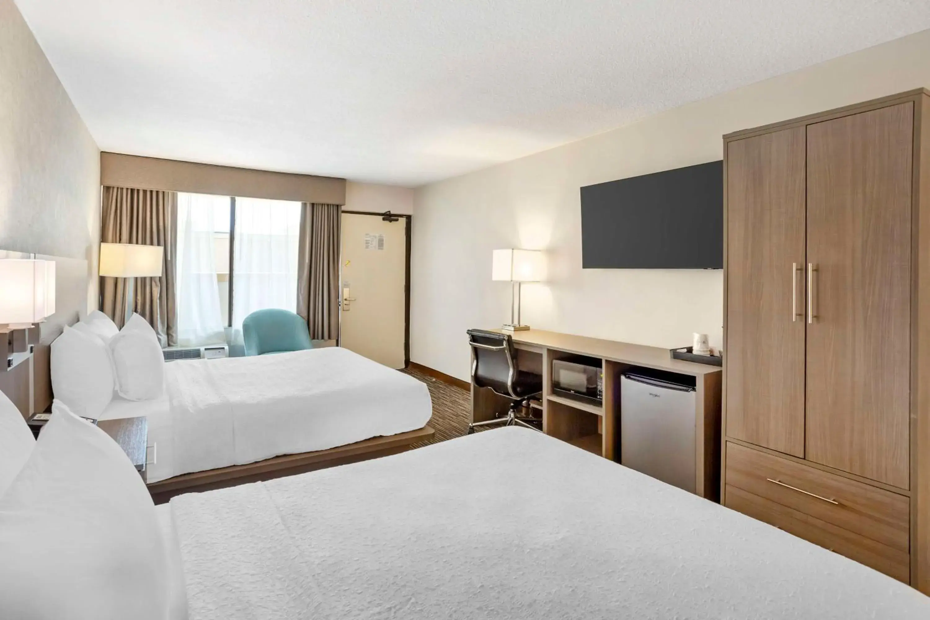 Bedroom, Bed in Best Western Mill River Manor Bedroom, Bed in Best Western Mill River Manor