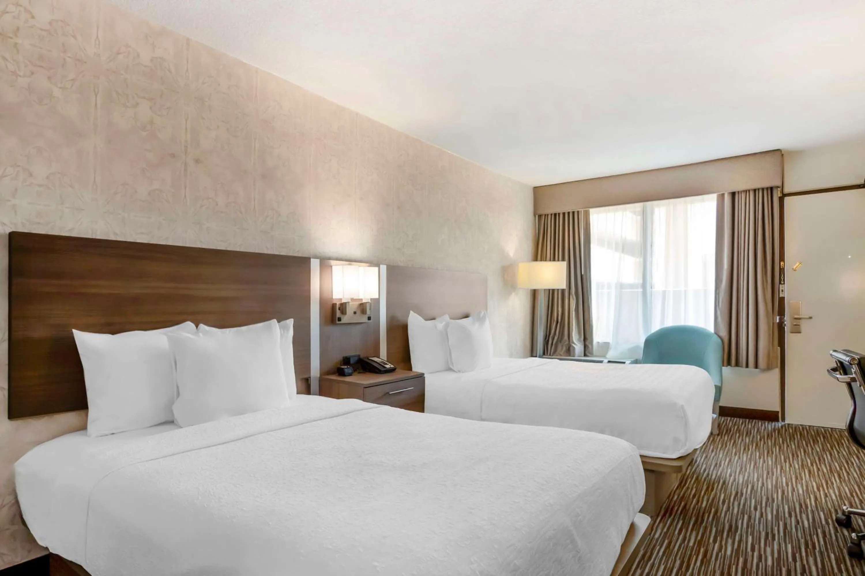 Bedroom, Bed in Best Western Mill River Manor