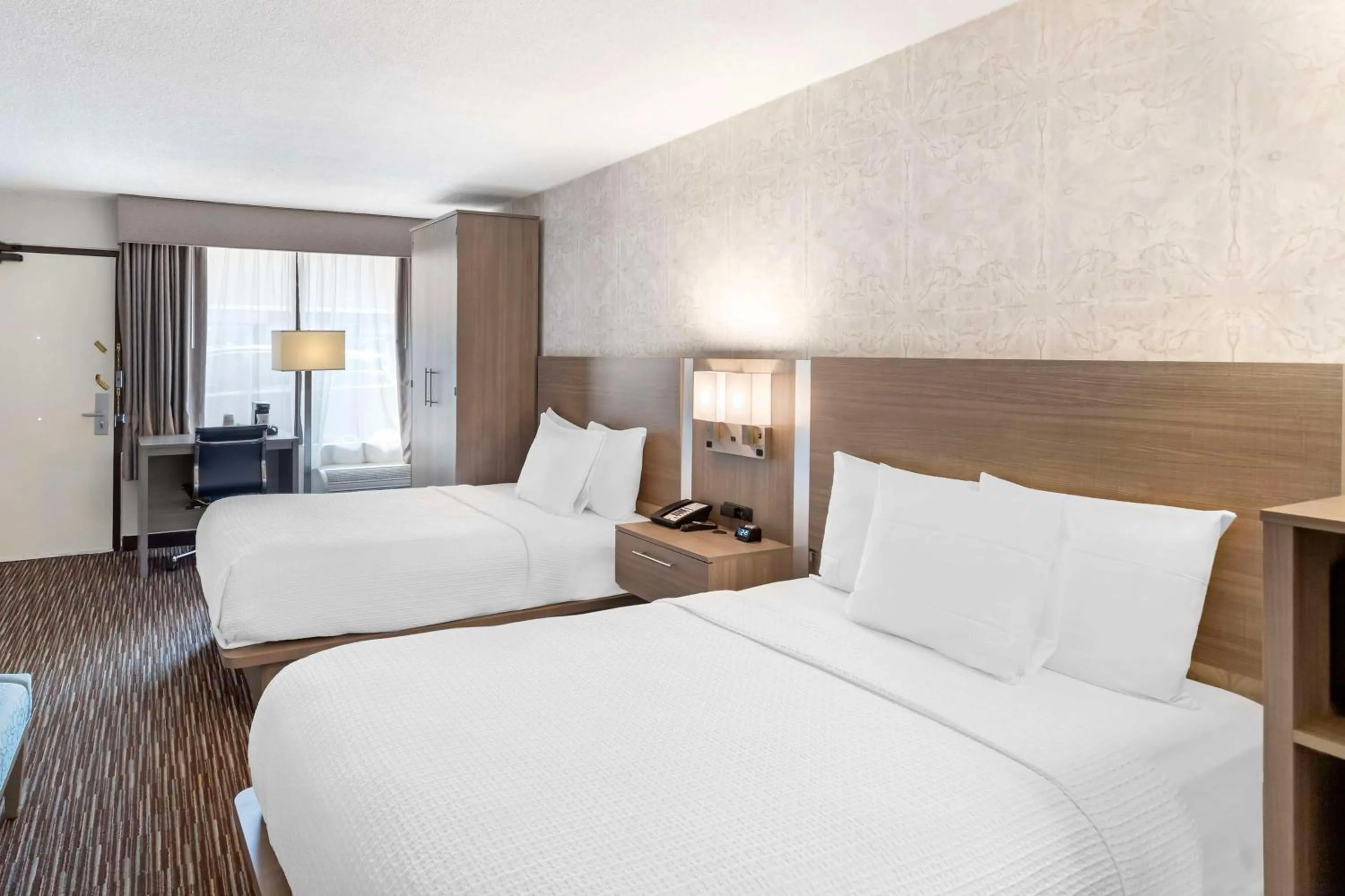 Bedroom, Bed in Best Western Mill River Manor