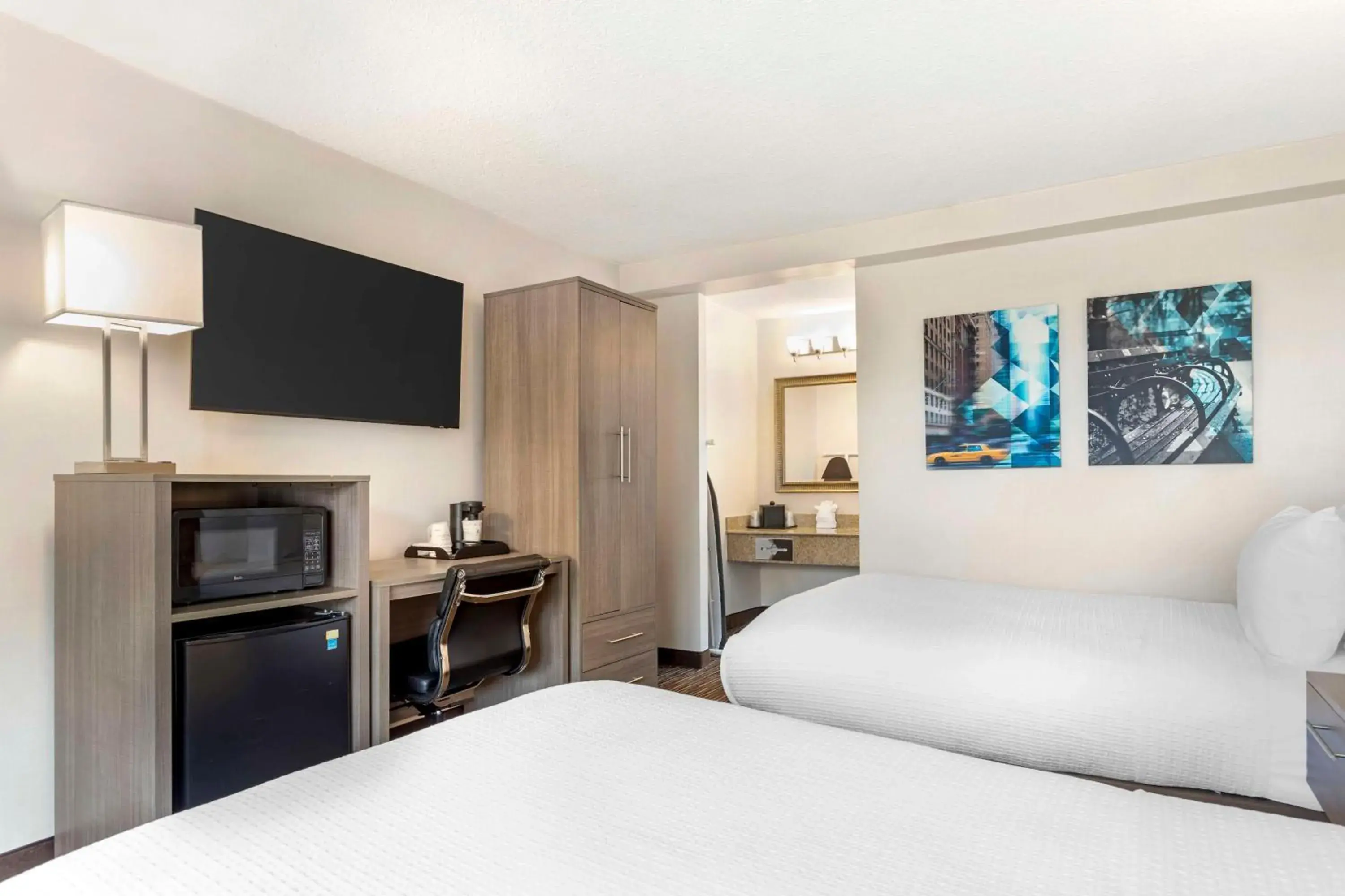 Bedroom, Bed in Best Western Mill River Manor Bedroom, Bed in Best Western Mill River Manor