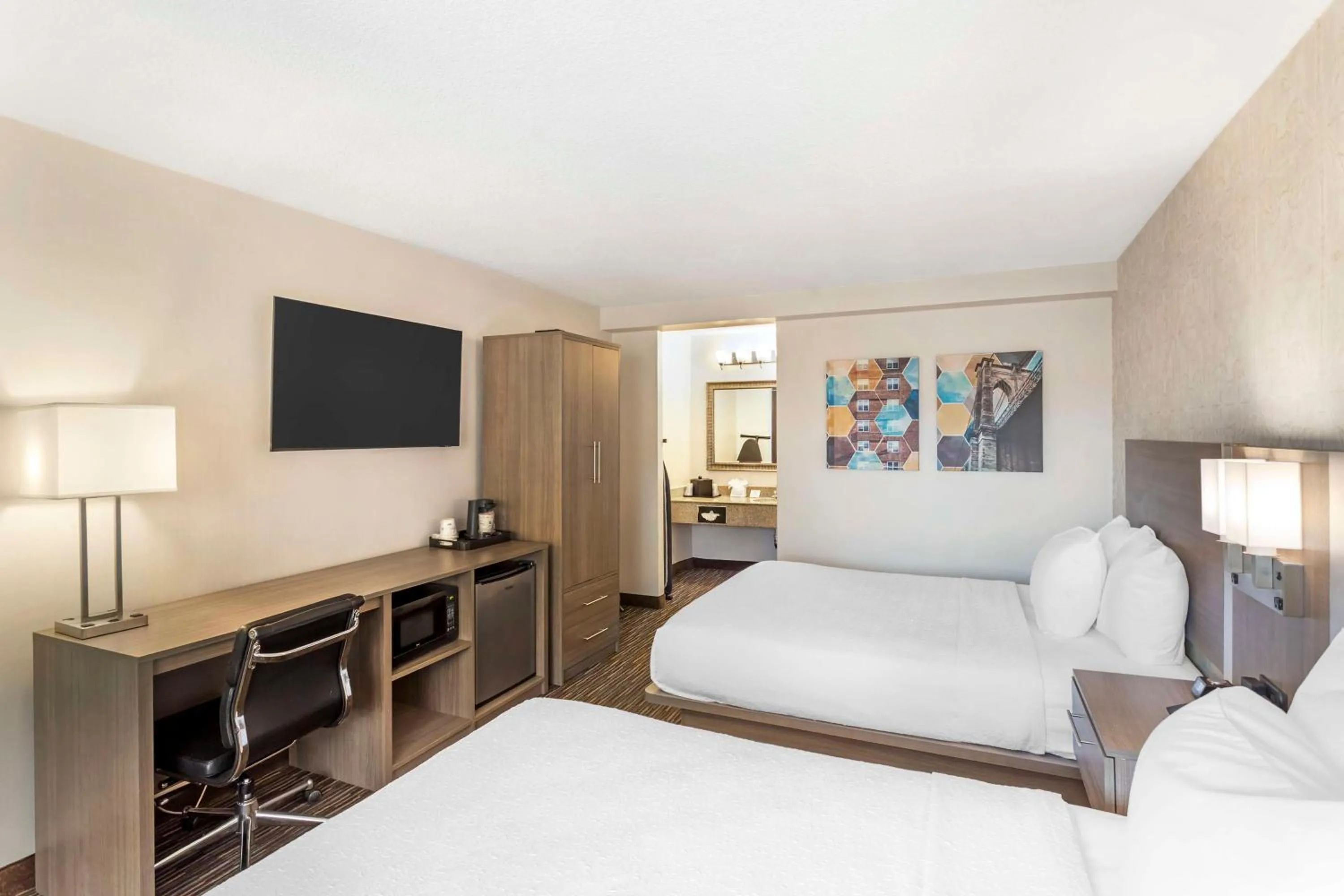 Bedroom, Bed in Best Western Mill River Manor