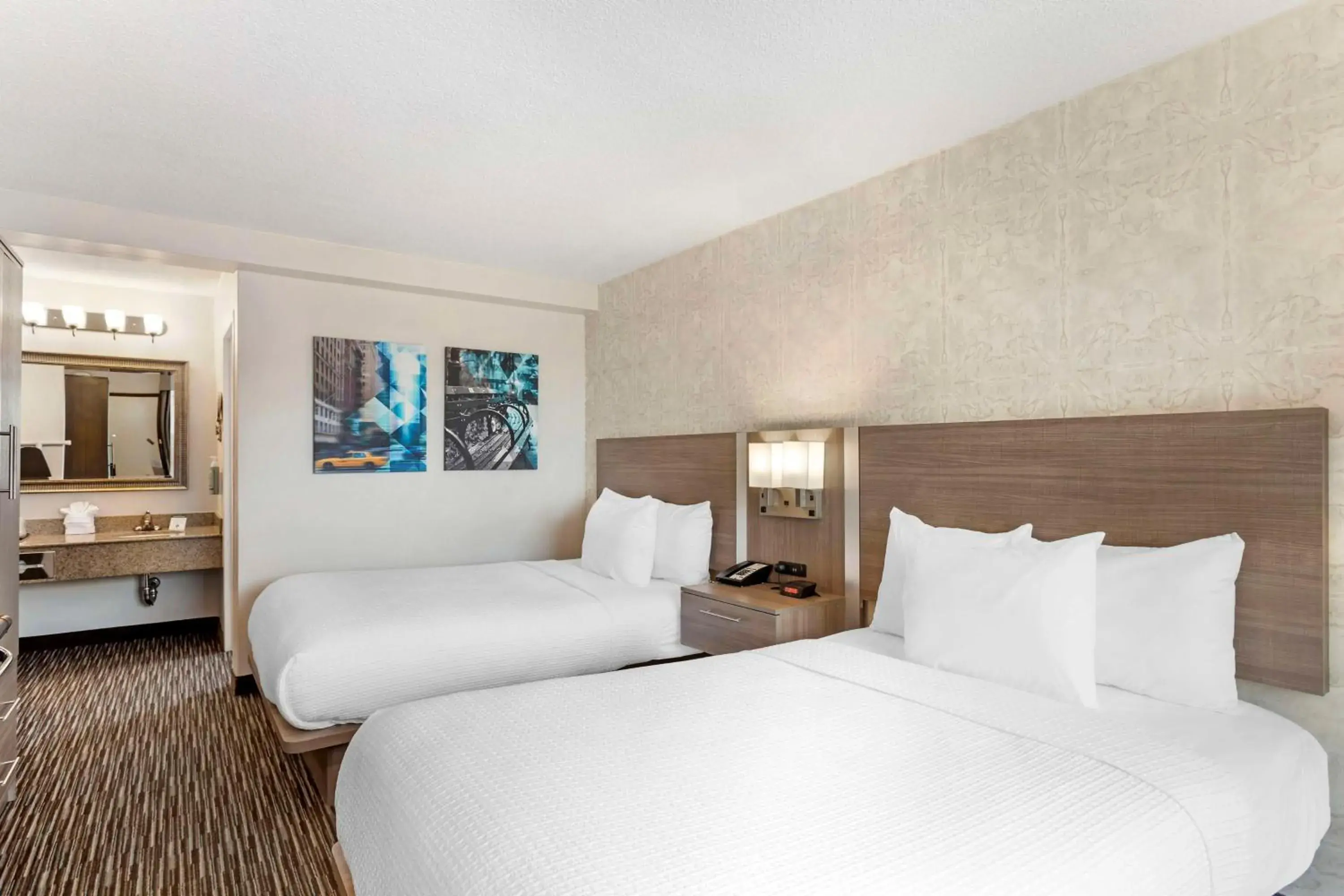 Bedroom, Bed in Best Western Mill River Manor Bedroom, Bed in Best Western Mill River Manor