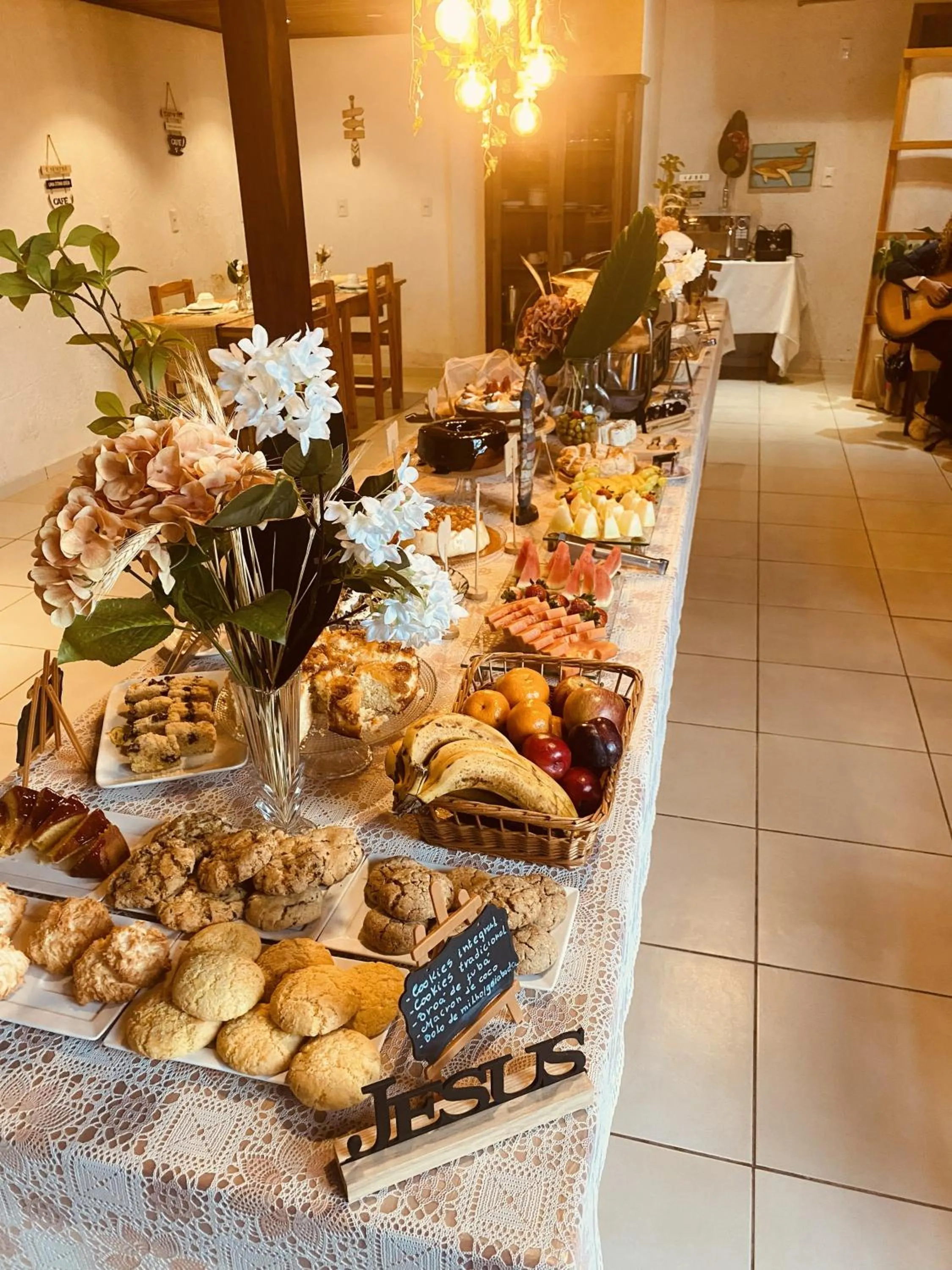 Buffet breakfast in Pousada Gauleses - Refugio de Charme na Praia do Rosa by La Vem Férias
