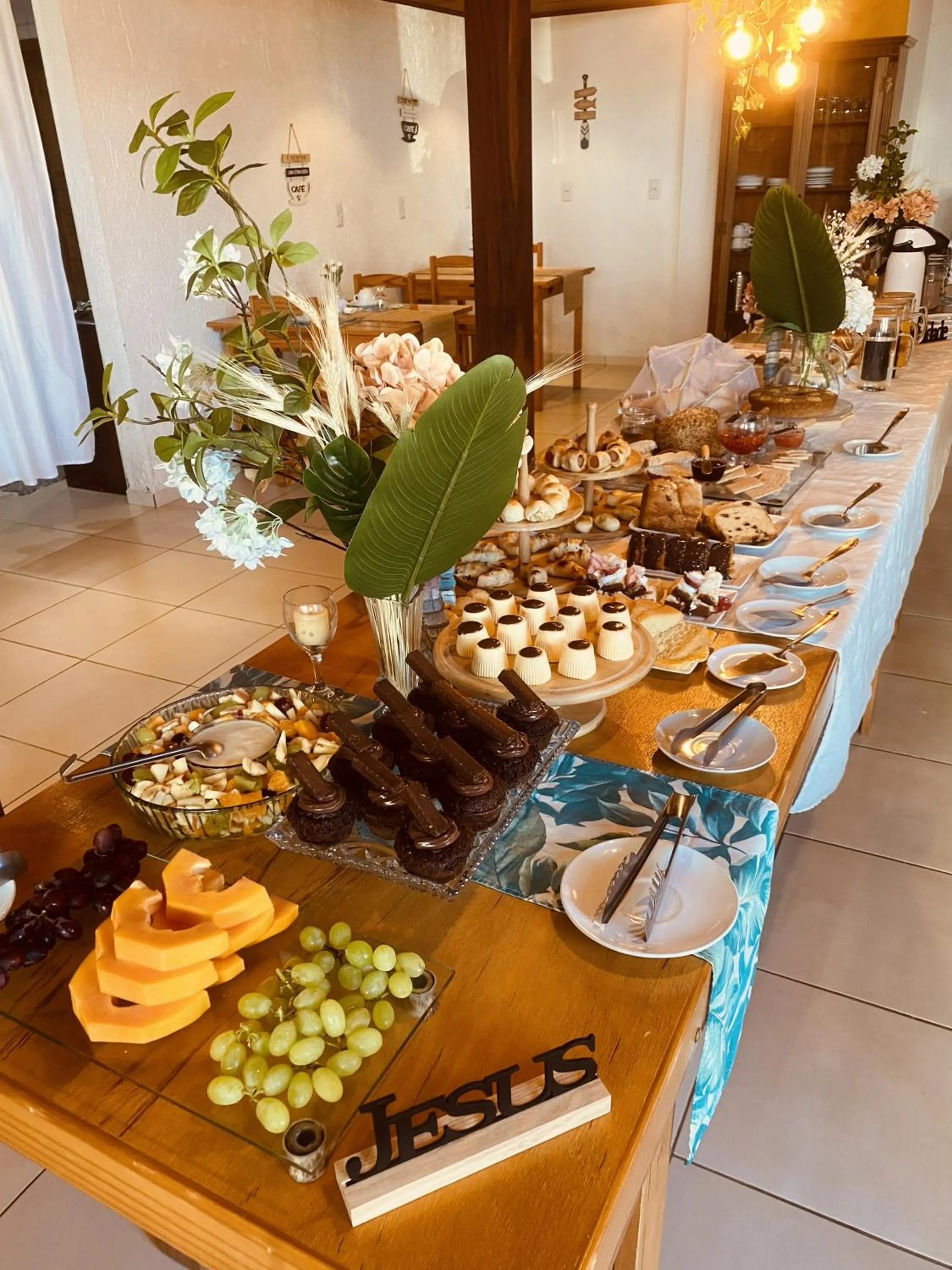 Buffet breakfast in Pousada Gauleses - Refugio de Charme na Praia do Rosa by La Vem Férias