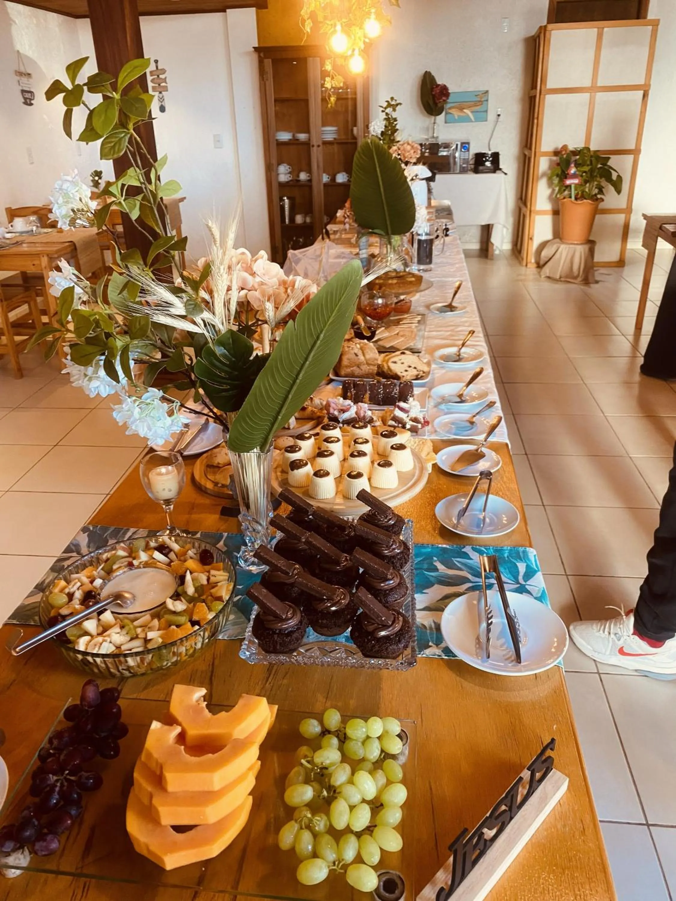 Buffet breakfast in Pousada Gauleses - Refugio de Charme na Praia do Rosa by La Vem Férias