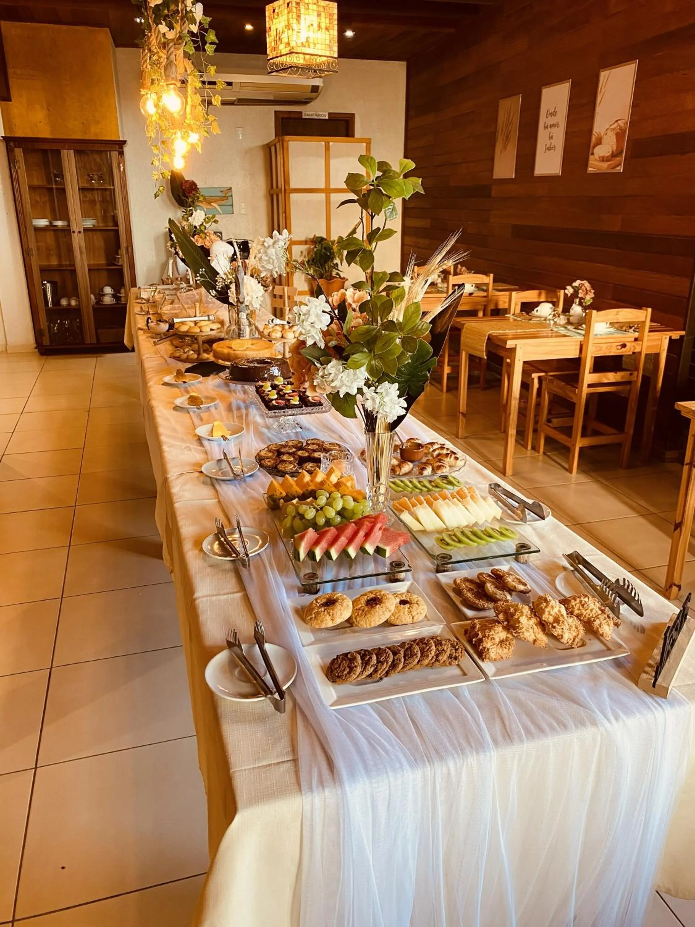 Buffet breakfast in Pousada Gauleses - Refugio de Charme na Praia do Rosa by La Vem Férias