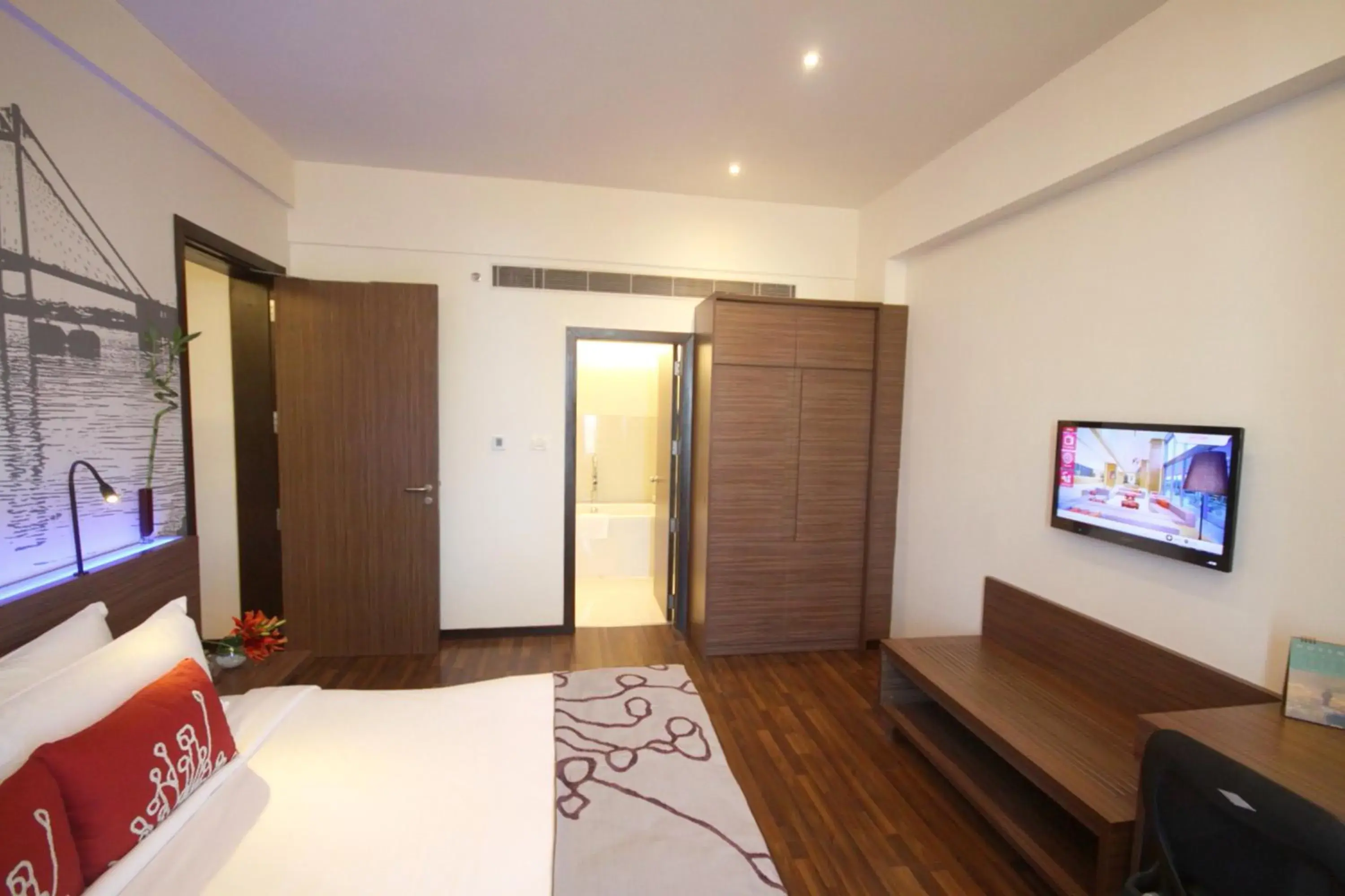 Photo of the whole room, Bed in Vivanta Kolkata EM Bypass Photo of the whole room, Bed in Vivanta Kolkata EM Bypass