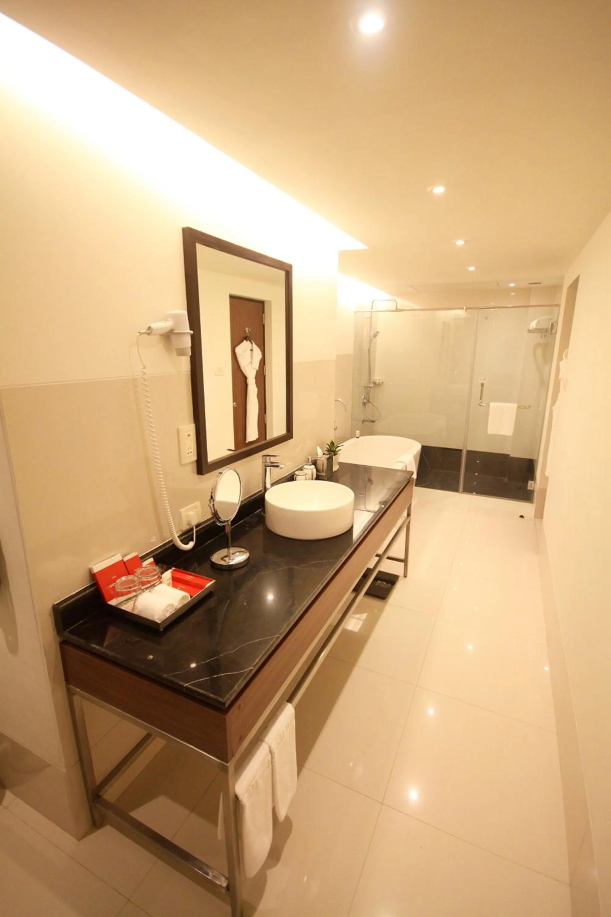 Bathroom, Bed in Vivanta Kolkata EM Bypass