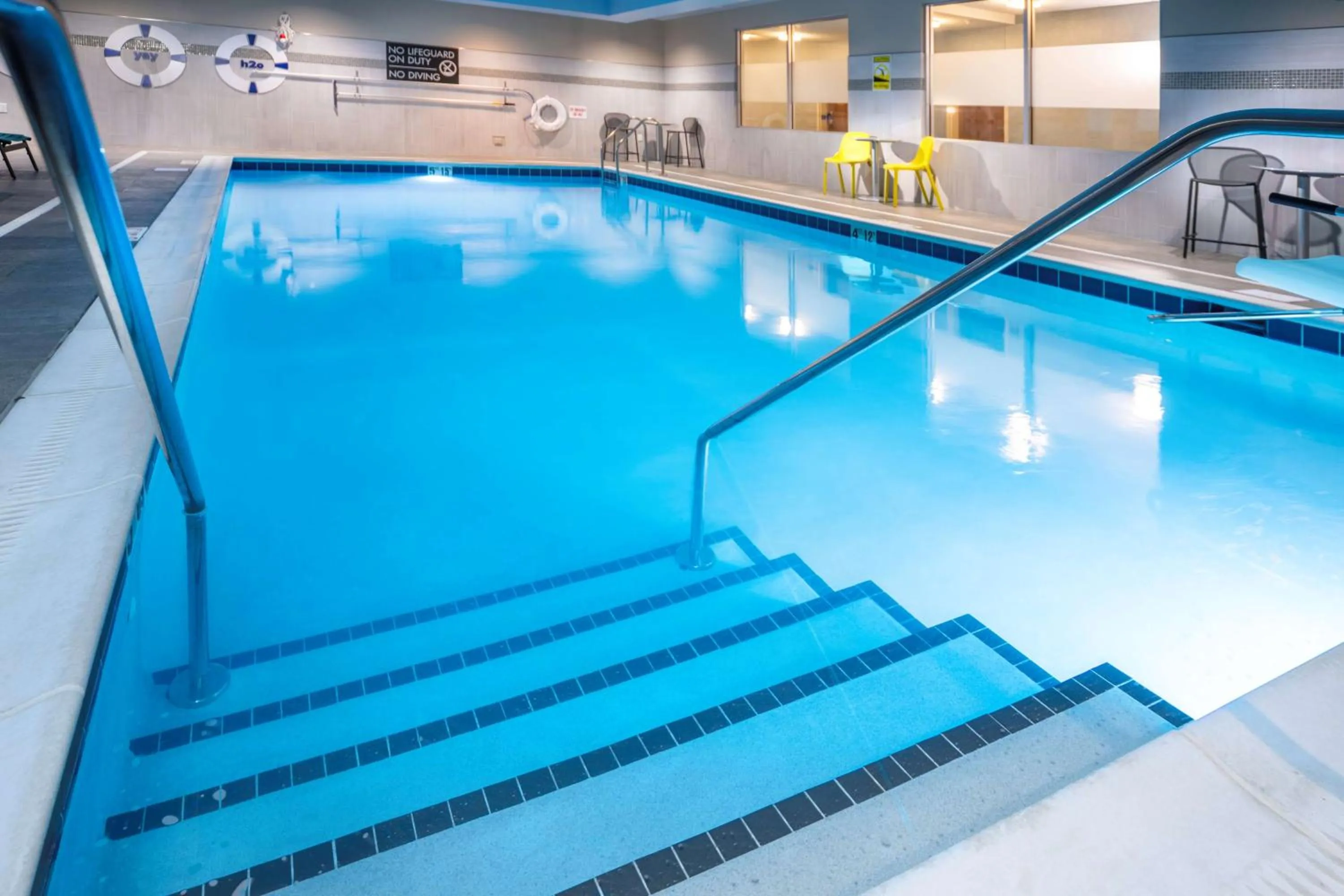 Swimming pool in Home2 Suites By Hilton Minneapolis-Mall of America