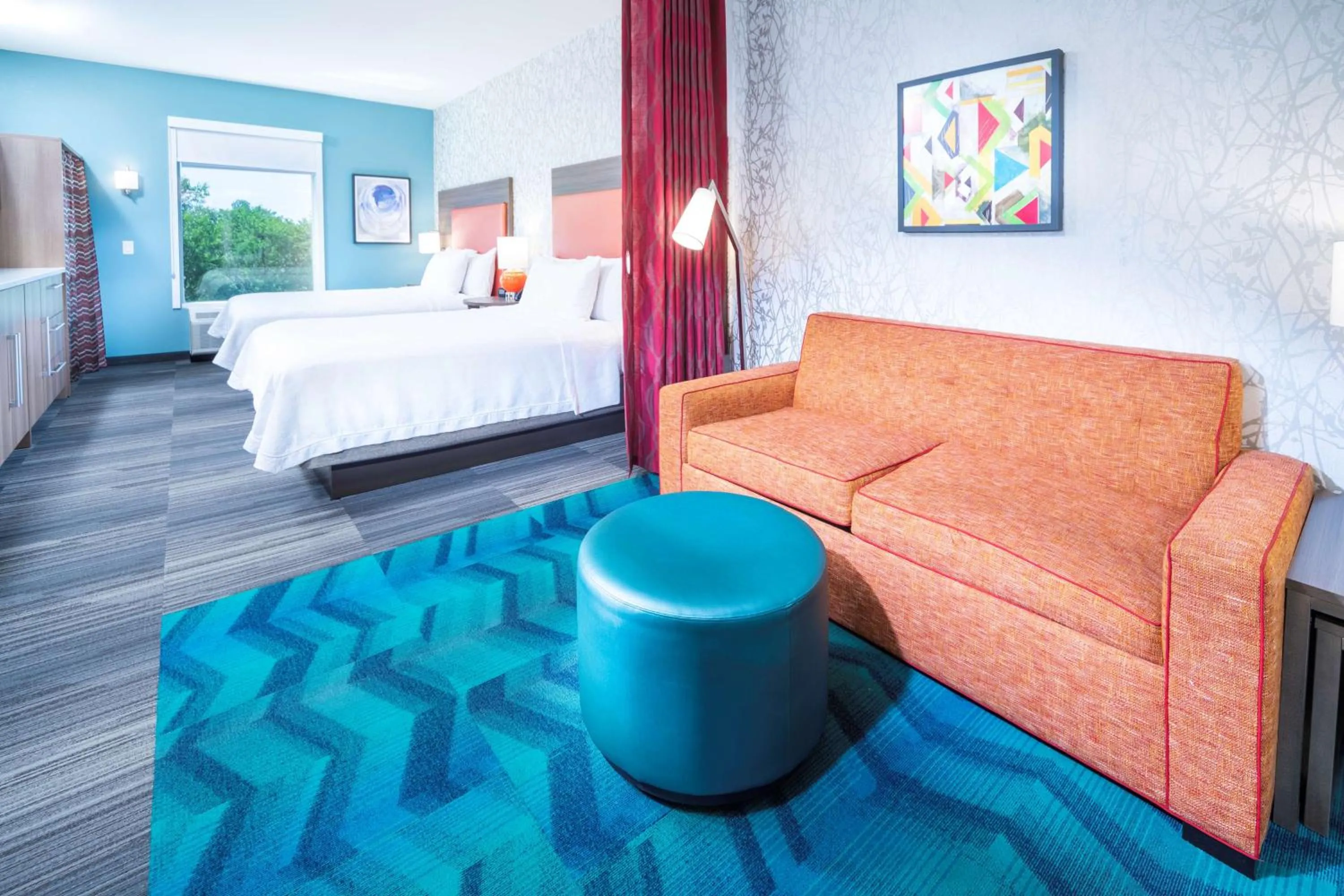 Living room, Bed in Home2 Suites By Hilton Minneapolis-Mall of America