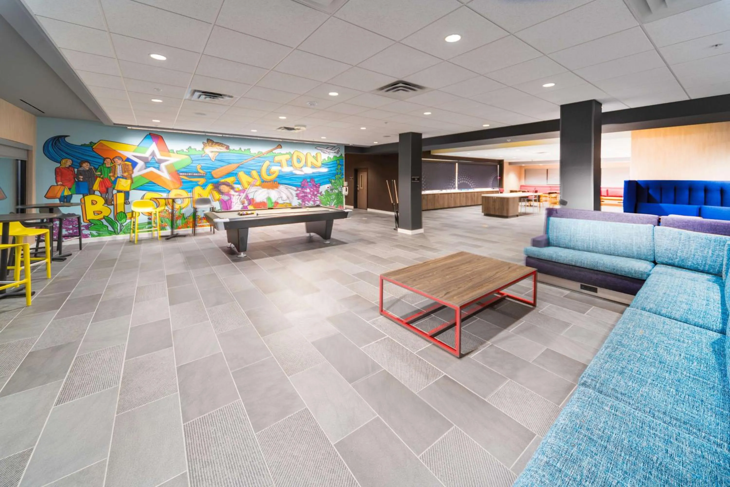 Communal lounge/ TV room in Tru By Hilton Minneapolis Mall of America