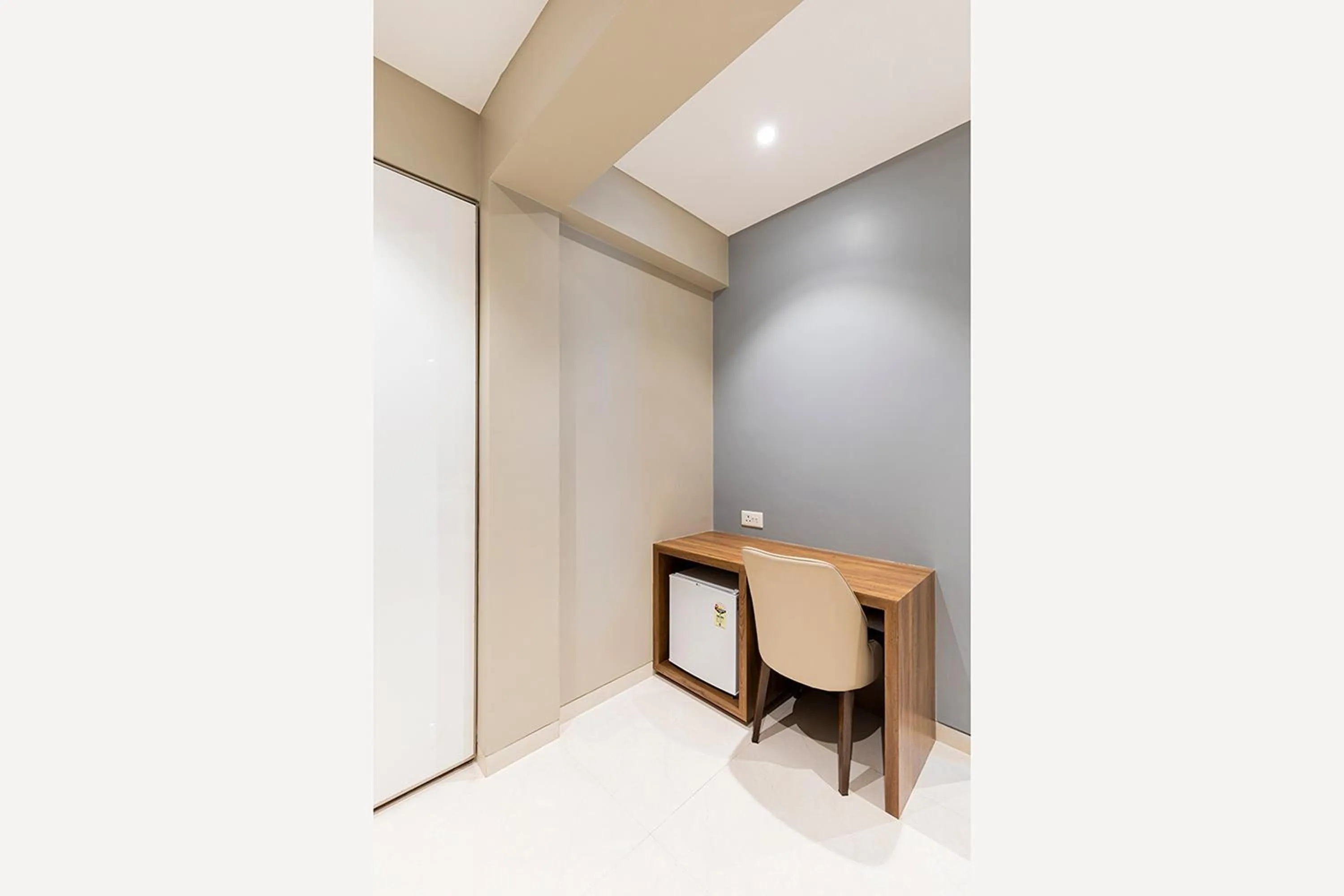 Seating area in Hotel Seven Oaks