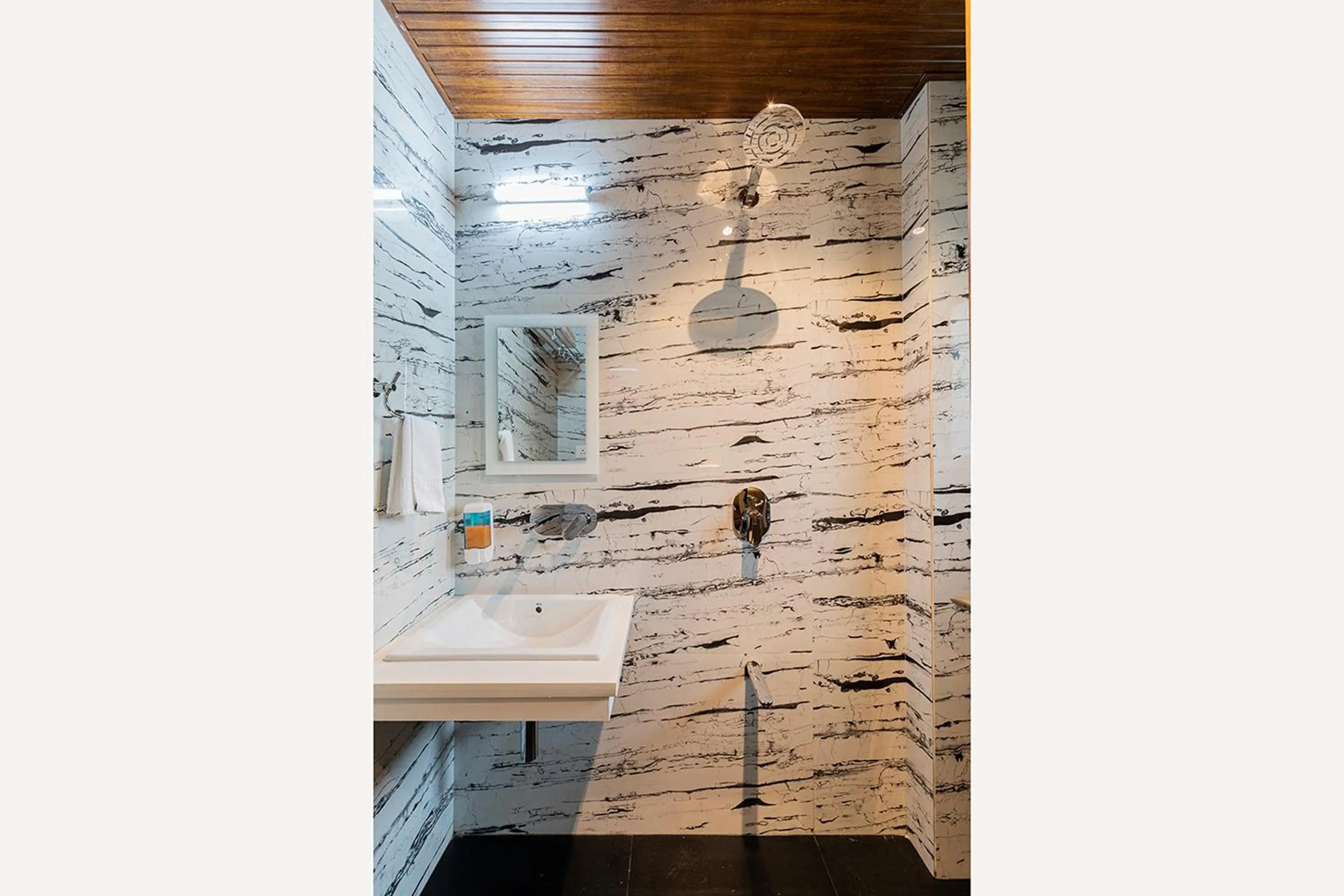 Bathroom in Hotel Seven Oaks