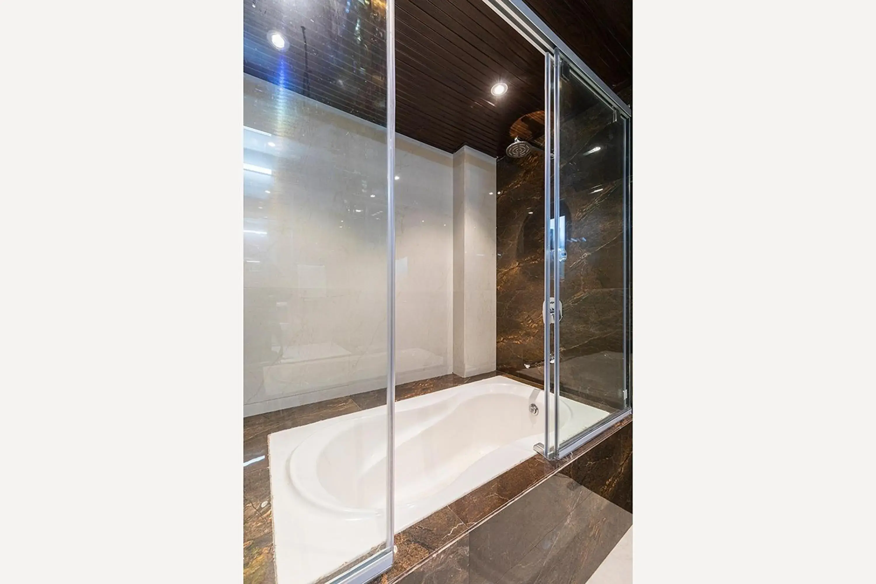 Bathroom in Hotel Seven Oaks Bathroom in Hotel Seven Oaks