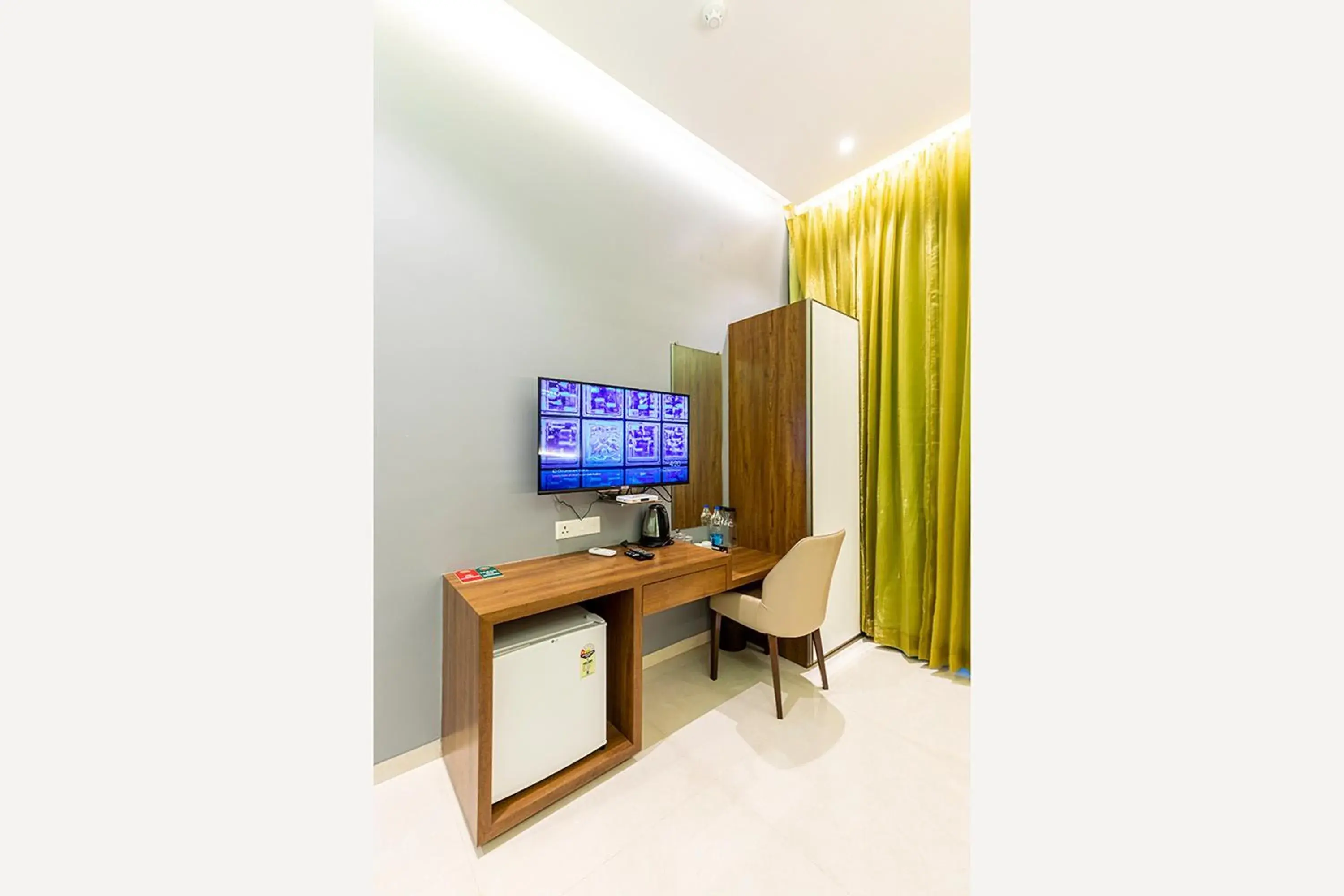 TV and multimedia in Hotel Seven Oaks TV and multimedia in Hotel Seven Oaks