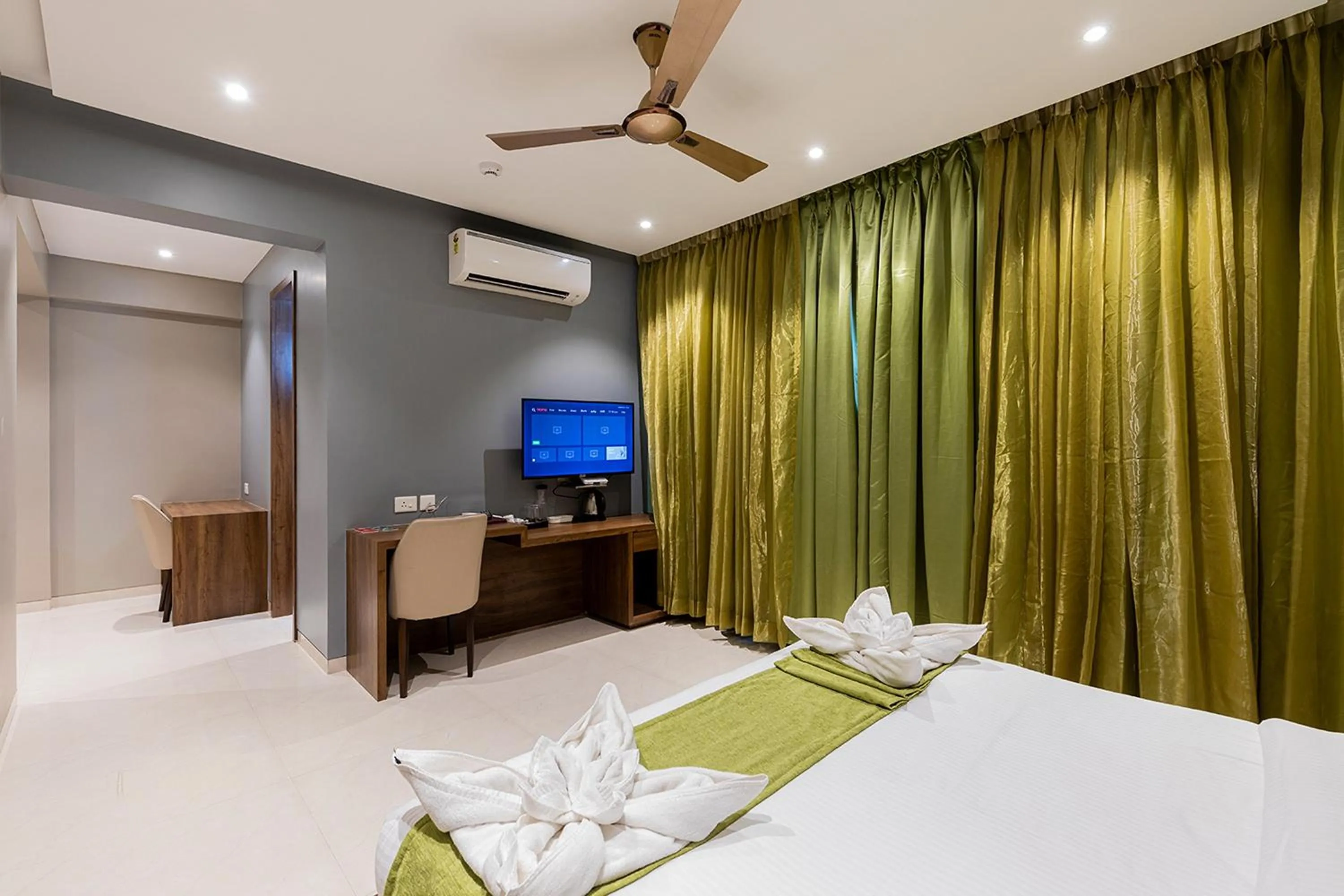 Bed in Hotel Seven Oaks