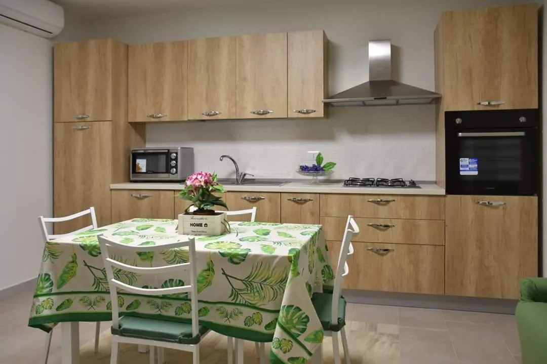 Kitchen or kitchenette in B&b Casa Rossa