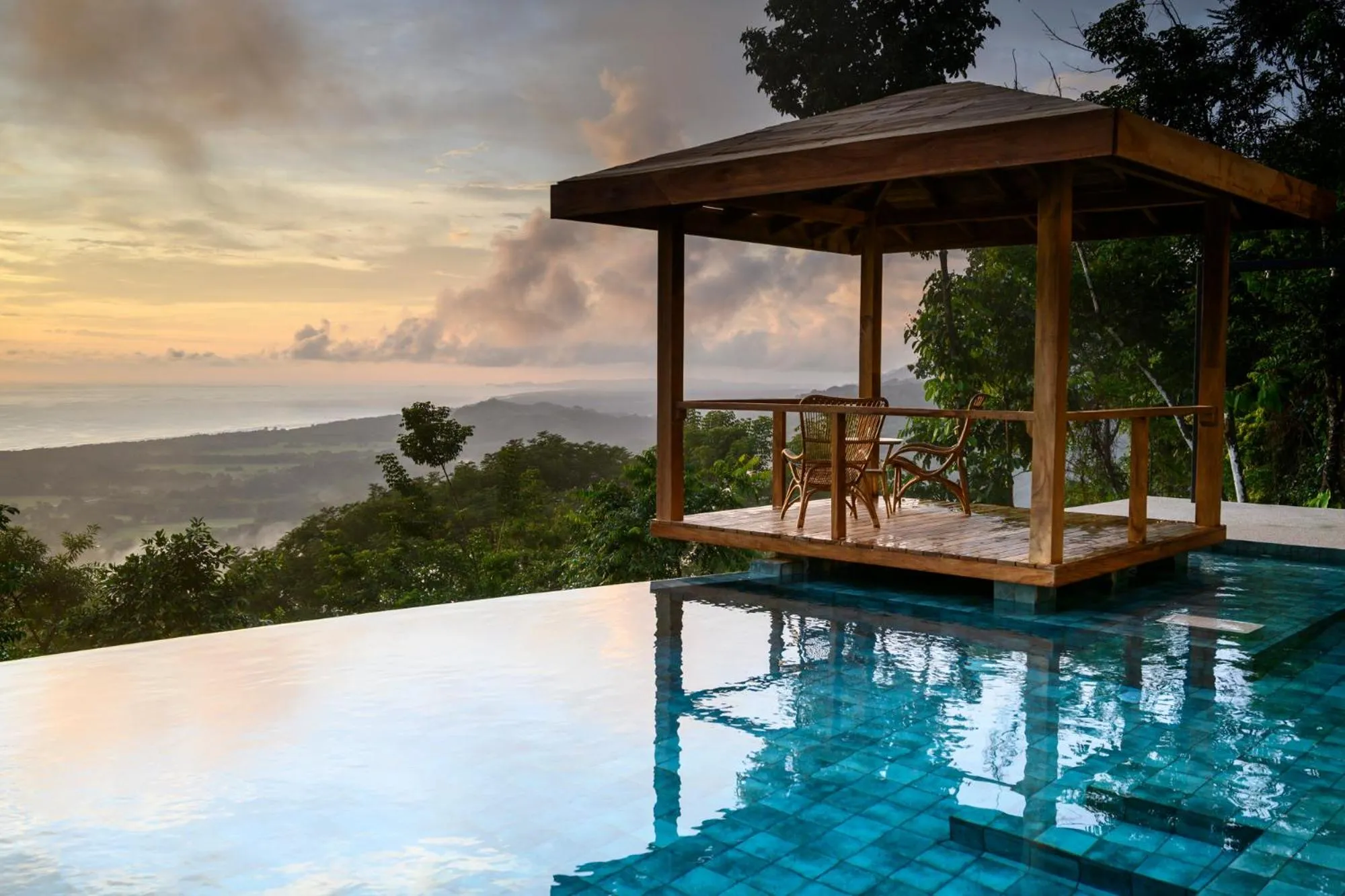 Swimming pool in Lapazul Boutique Hotel