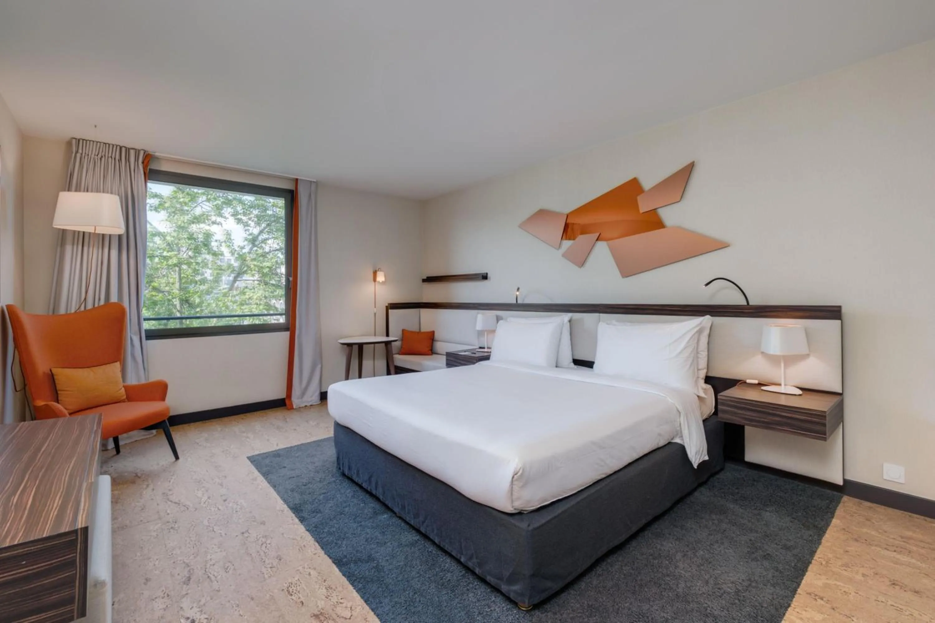 Bed in DoubleTree by Hilton Paris Boulogne