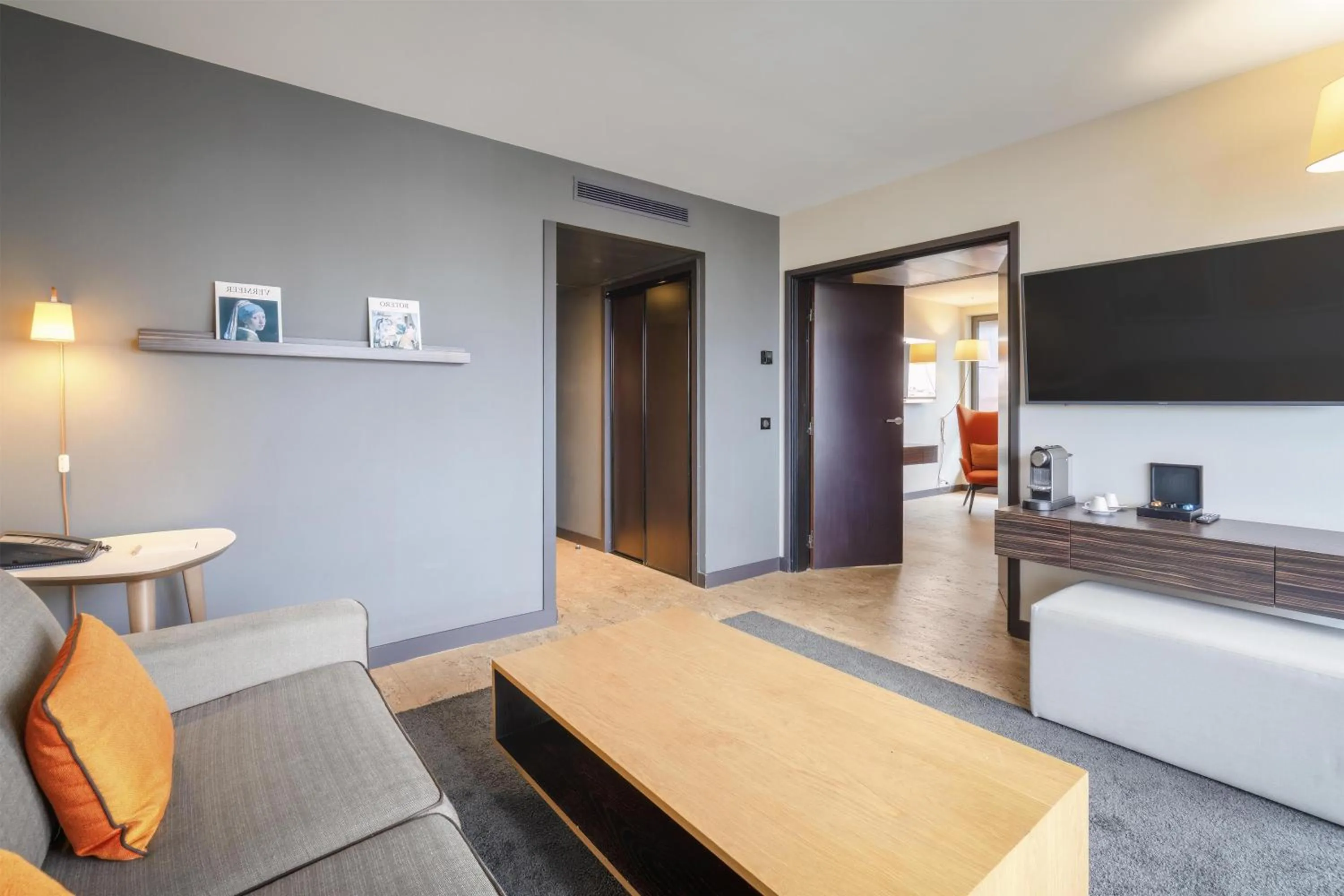 Living room in DoubleTree by Hilton Paris Boulogne