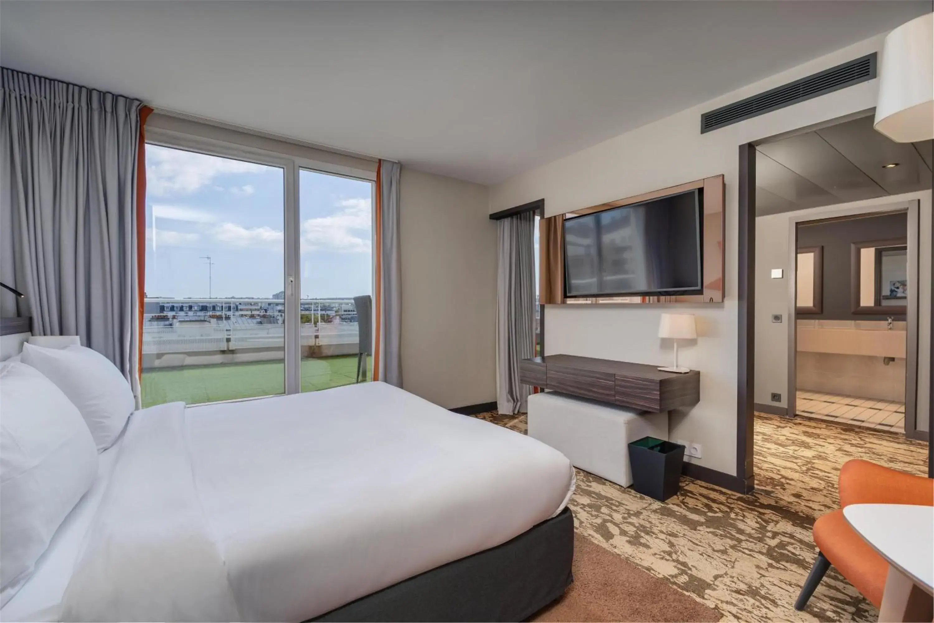 Bedroom in Radisson Blu Hotel, Paris Boulogne Bedroom in Radisson Blu Hotel, Paris Boulogne