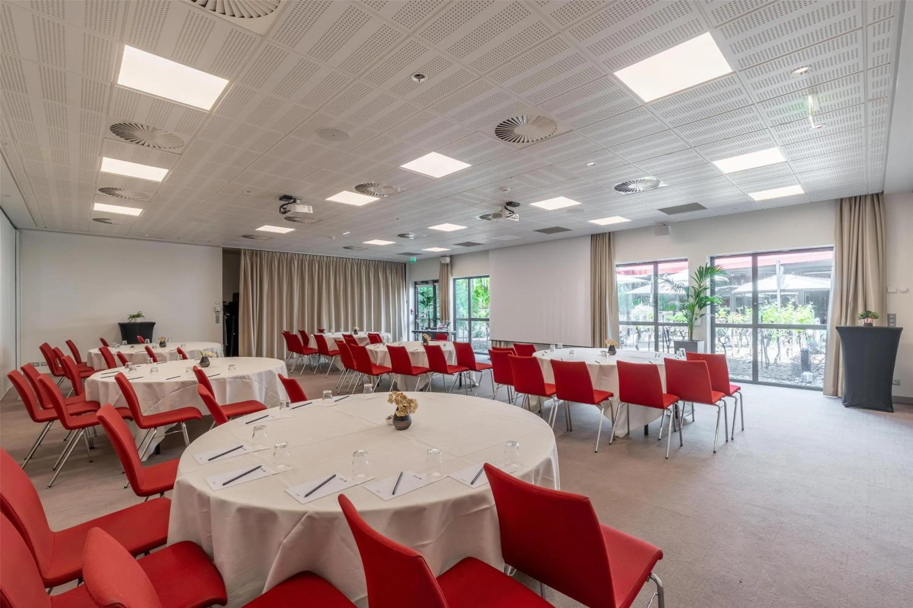 Meeting/conference room in Radisson Blu Hotel, Paris Boulogne
