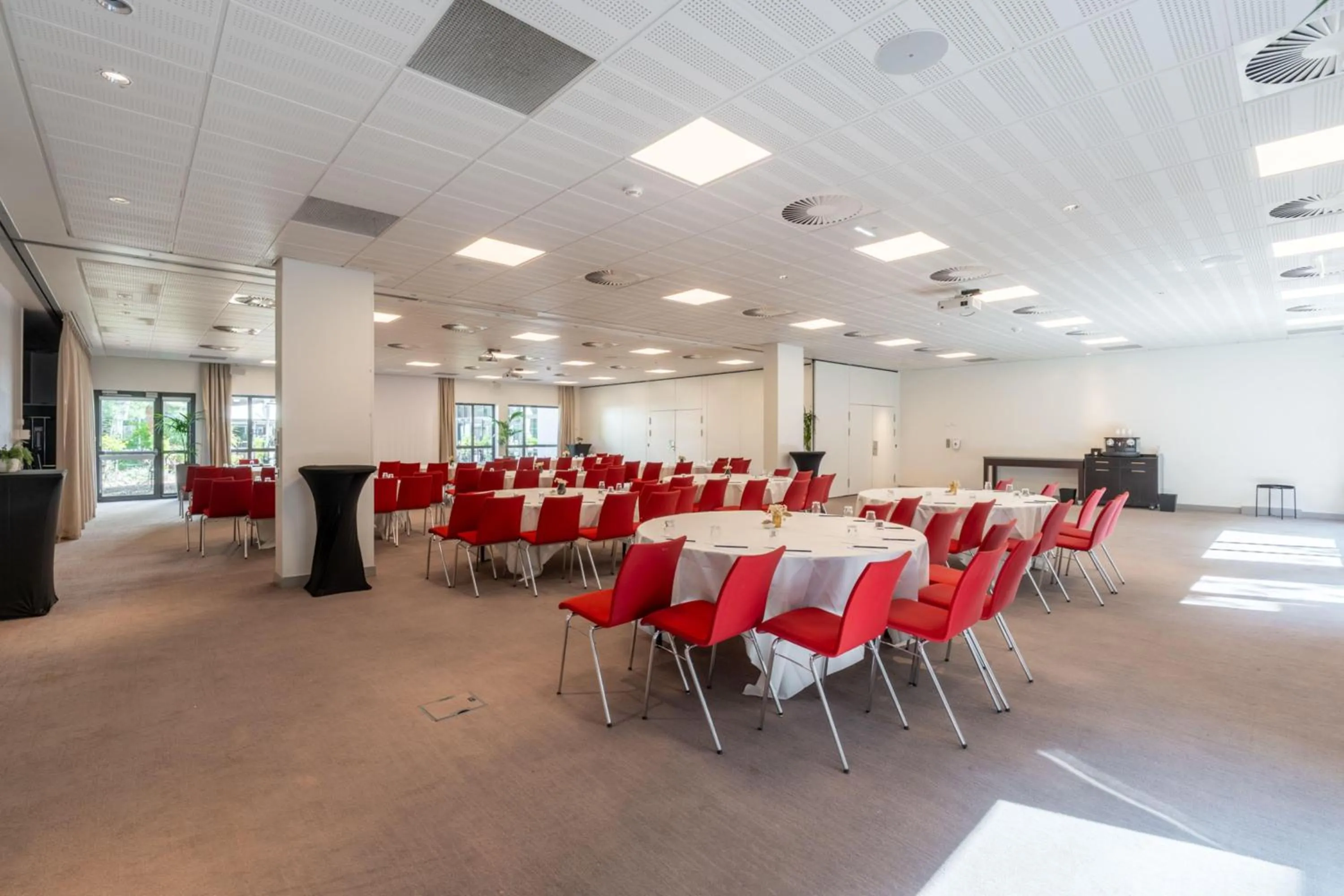 Meeting/conference room in DoubleTree by Hilton Paris Boulogne