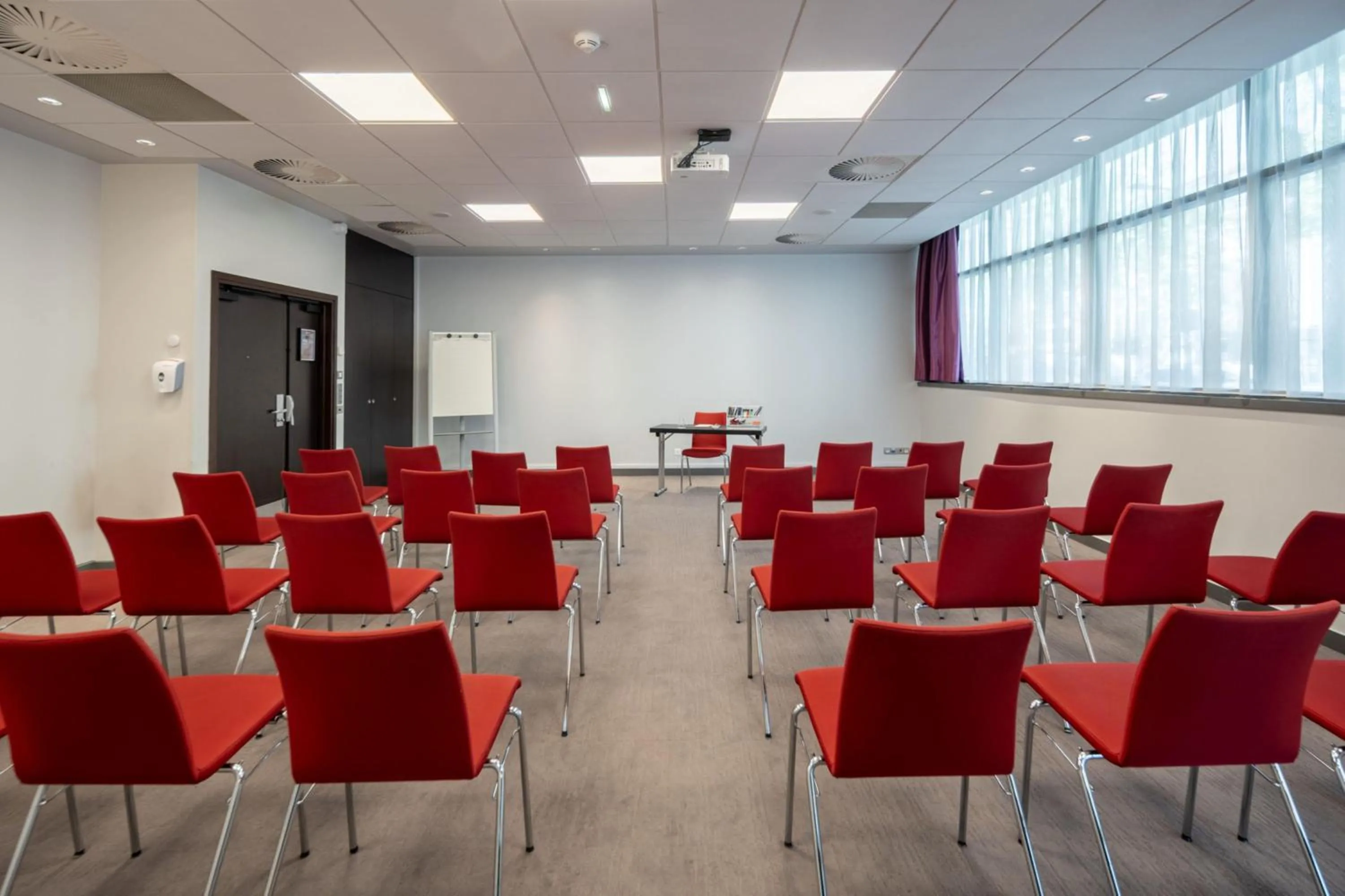Meeting/conference room in DoubleTree by Hilton Paris Boulogne