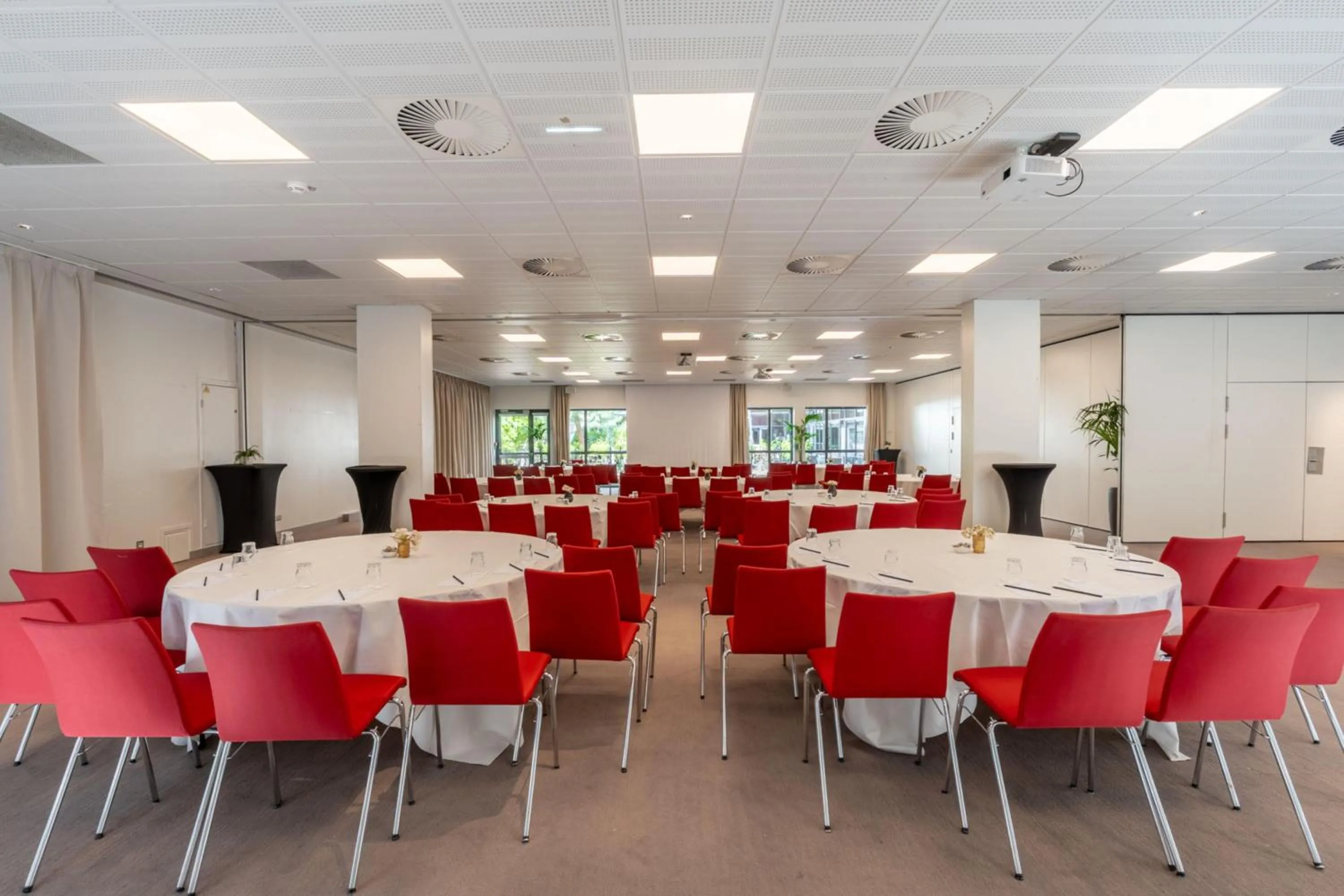 Meeting/conference room in DoubleTree by Hilton Paris Boulogne