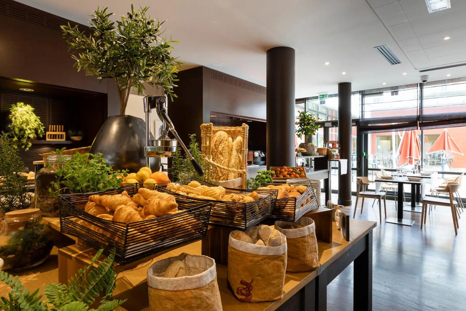 Breakfast in DoubleTree by Hilton Paris Boulogne